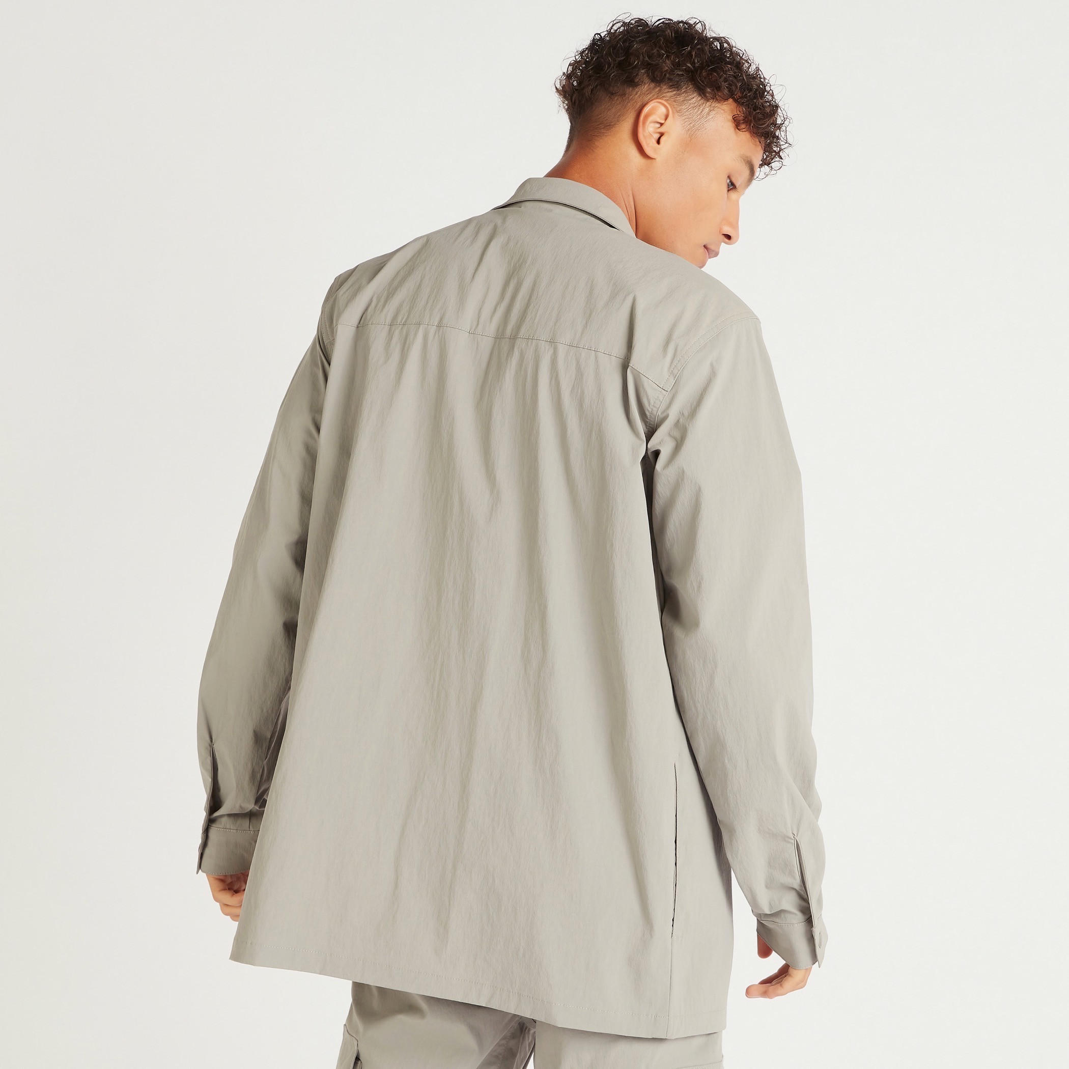 جاكيت خفيف سادة بسحّاب مع أكمام طويلة وجيوب-men-clothing-jacketsandblazers-jackets-image-5