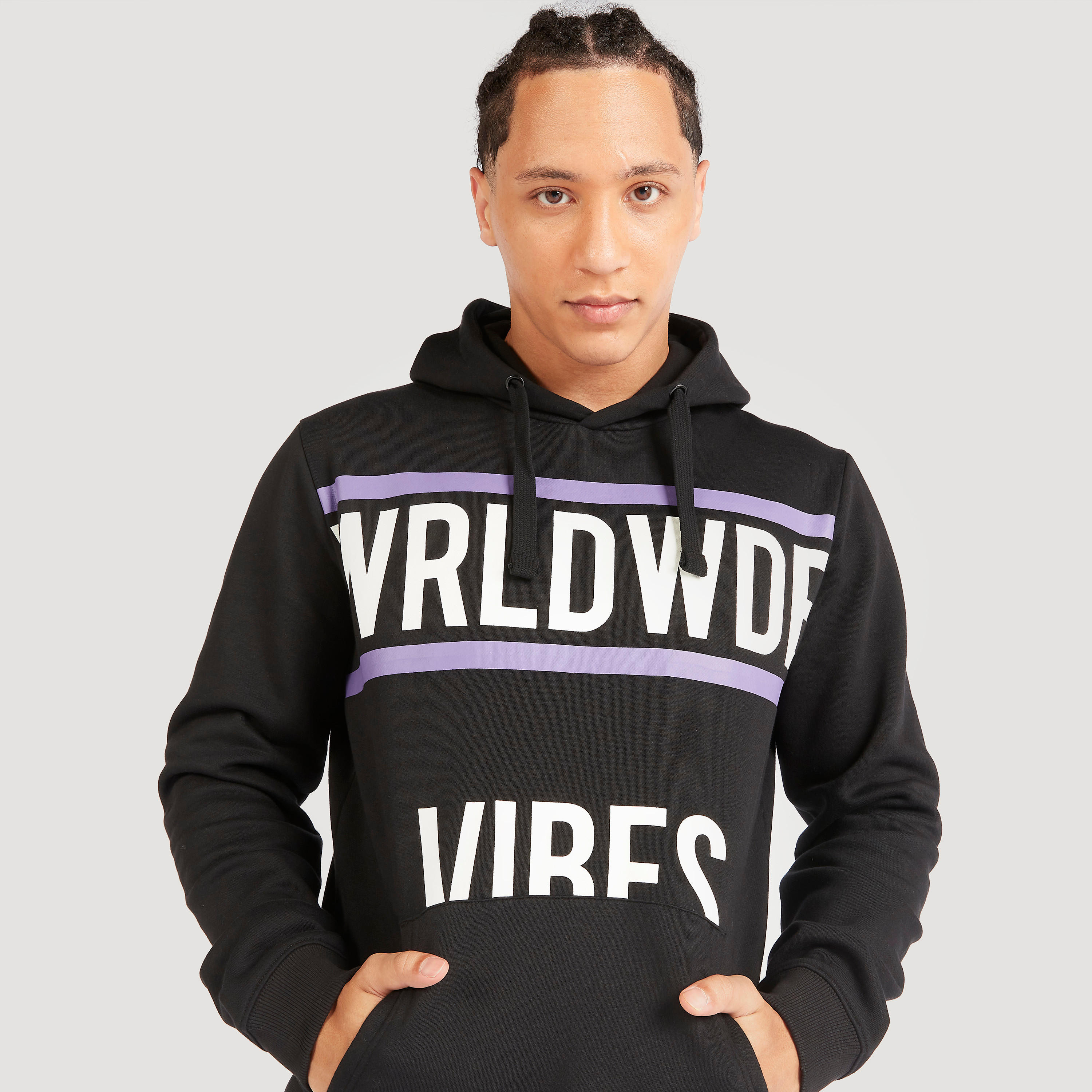 سويت شيرت بقبّعة وطبعات وأكمام طويلة-men-winterwear-hoodiesandsweatshirts-image-2