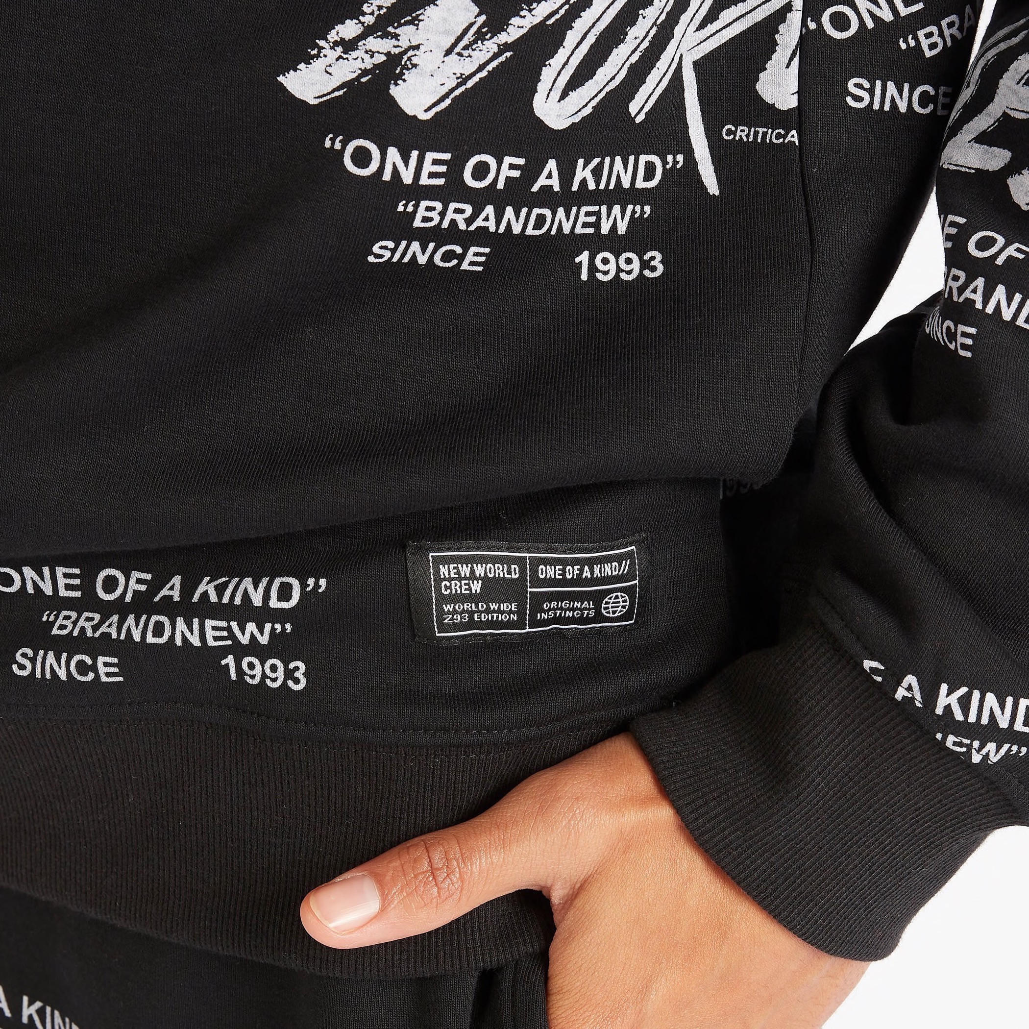 سويت شيرت بياقة ضيّقة وأكمام طويلة وطبعات-men-winterwear-hoodiesandsweatshirts-image-4
