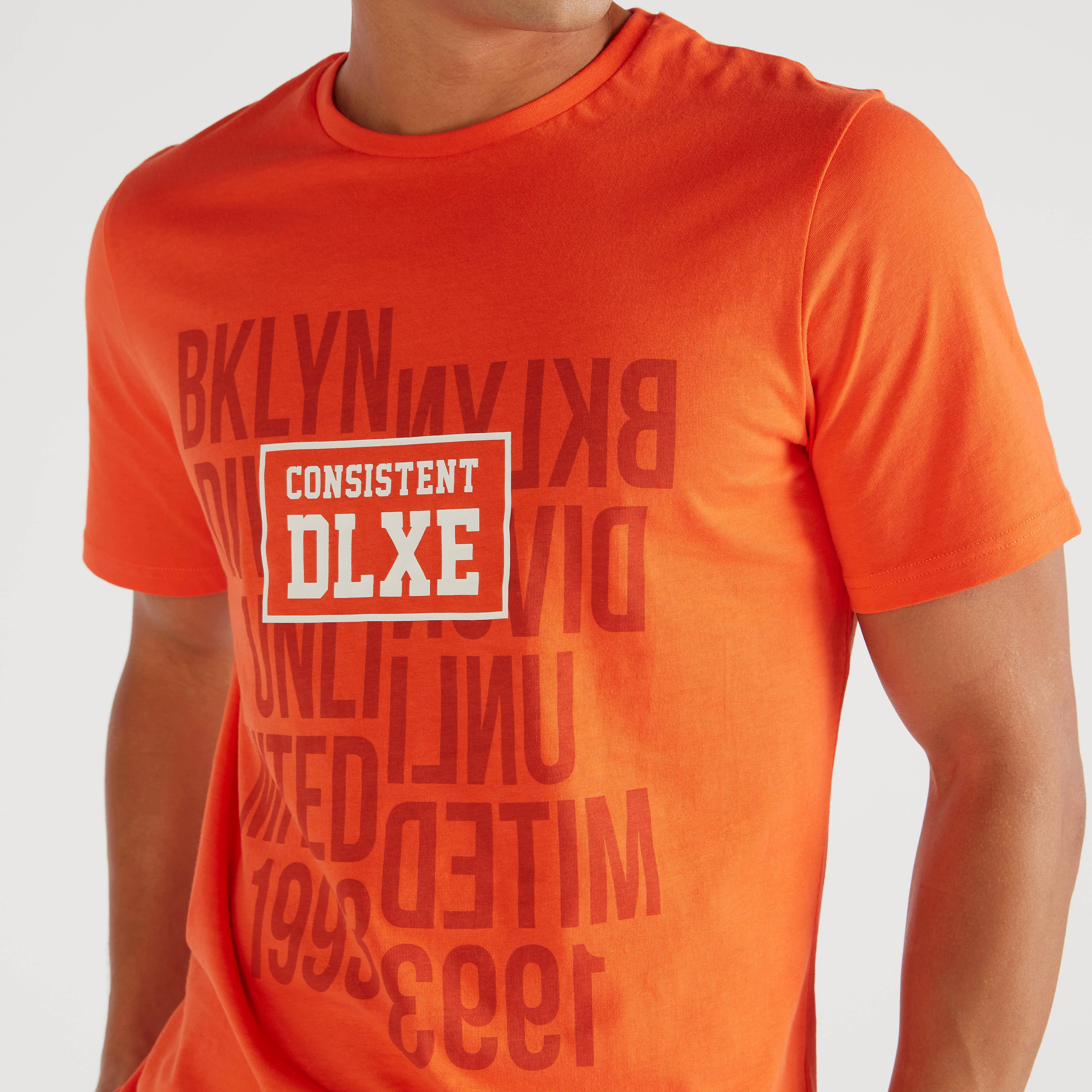 تيشيرت بياقة ضيقة وأكمام قصيرة وطبعات-men-clothing-tshirtsandpolos-tshirts-image-1