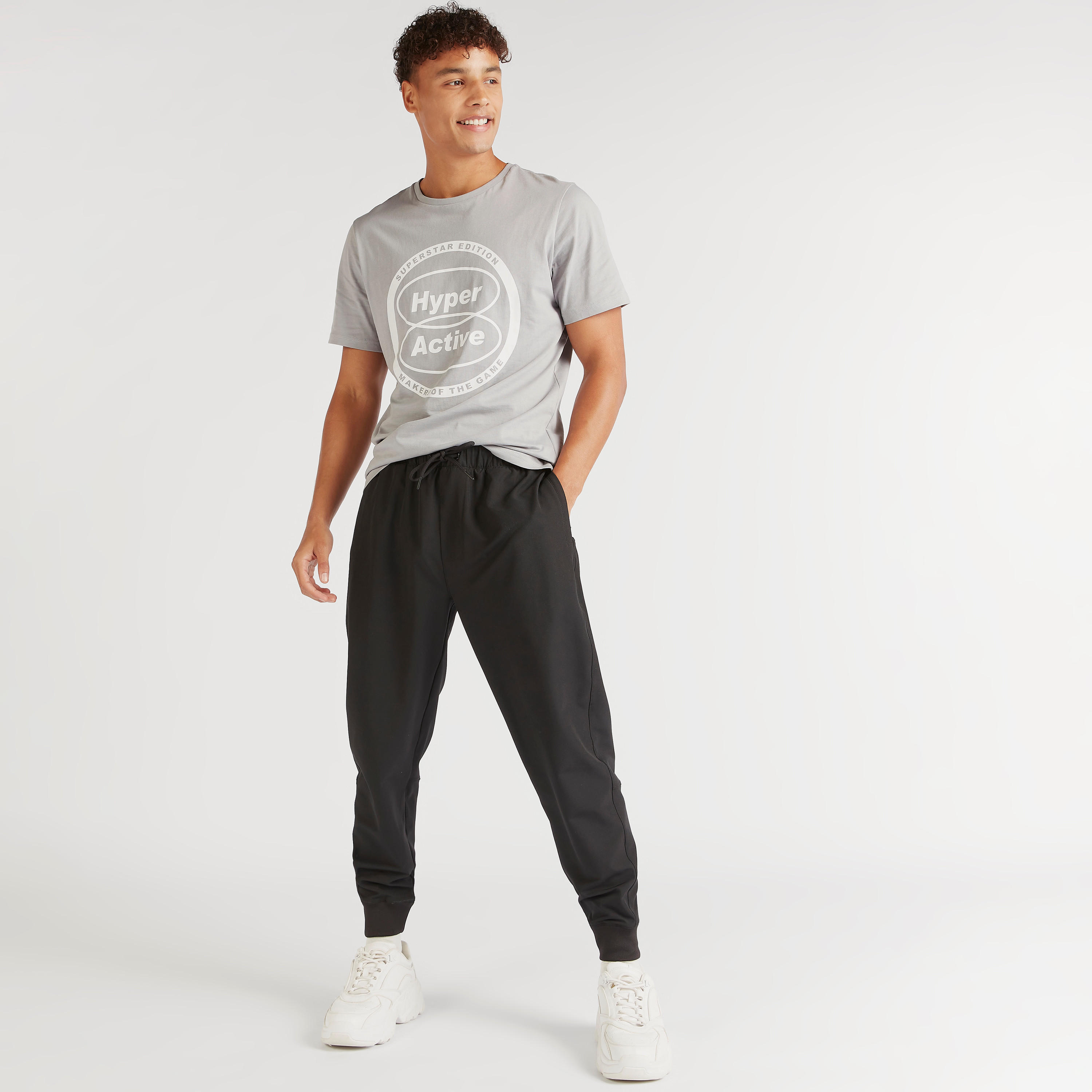 تيشيرت بياقة ضيّقة وأكمام قصيرة وطبعات-men-clothing-tshirtsandpolos-tshirts-image-2