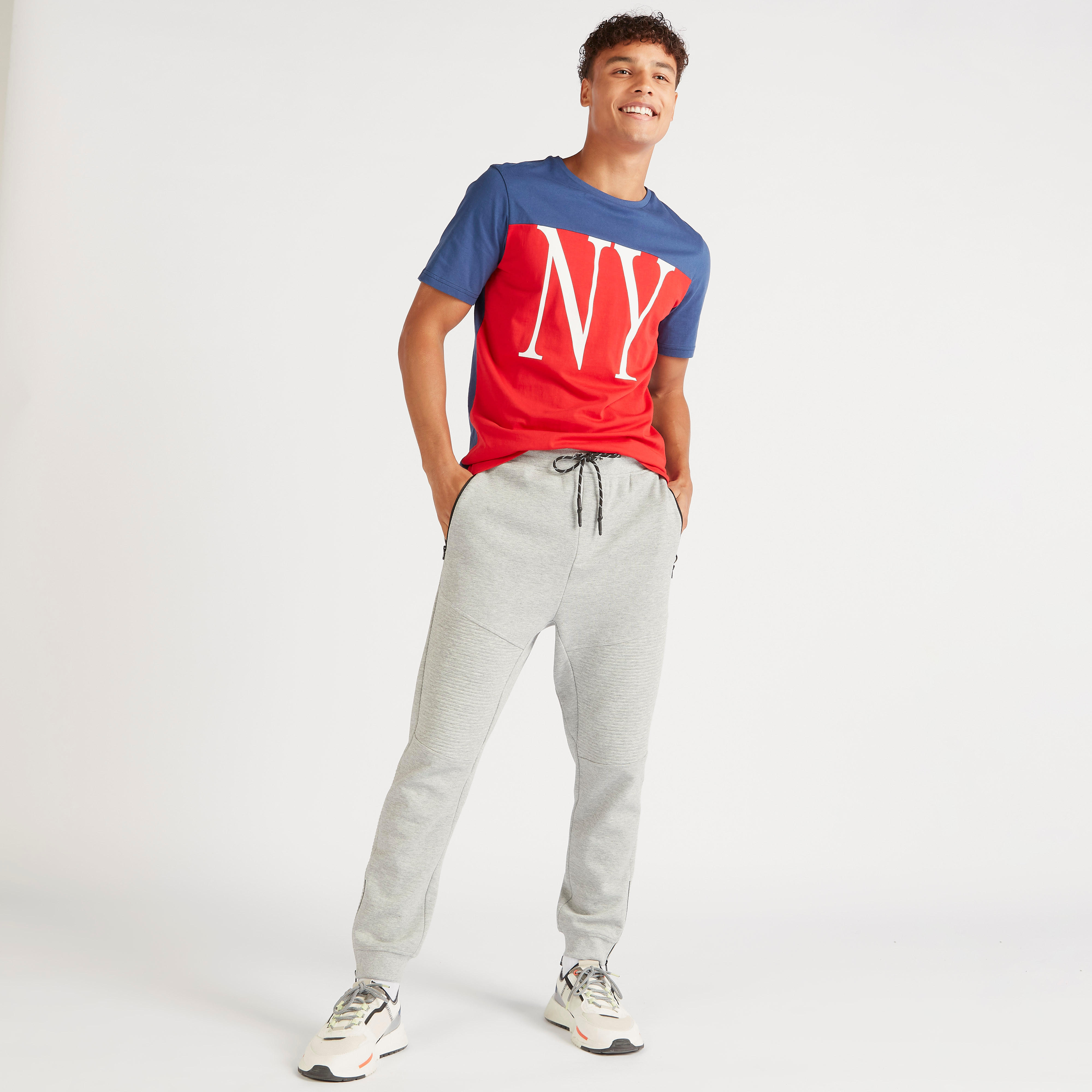 تيشيرت بياقة ضيّقة وأكمام قصيرة وطبعات-men-clothing-tshirtsandpolos-tshirts-image-4