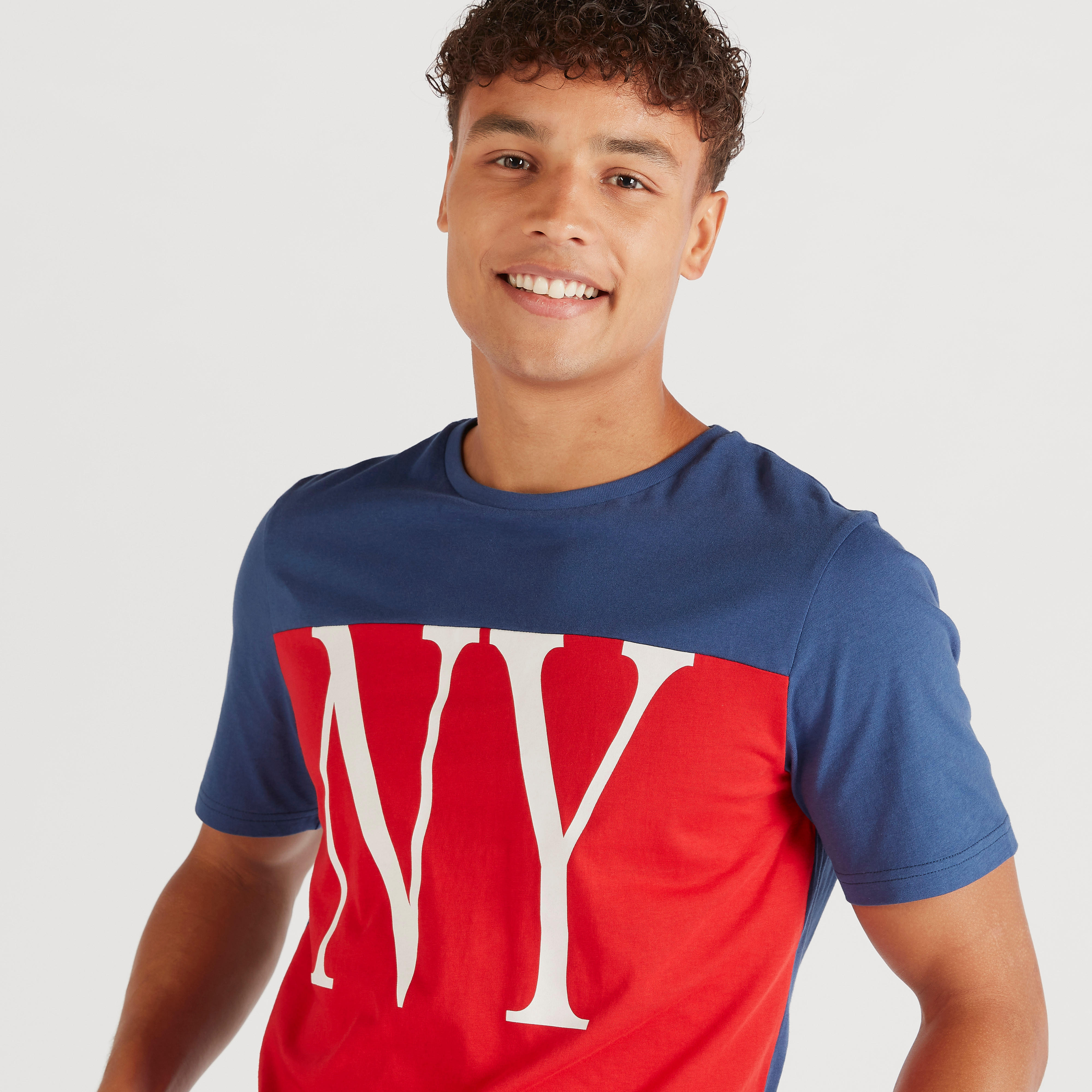 تيشيرت بياقة ضيّقة وأكمام قصيرة وطبعات-men-clothing-tshirtsandpolos-tshirts-image-3