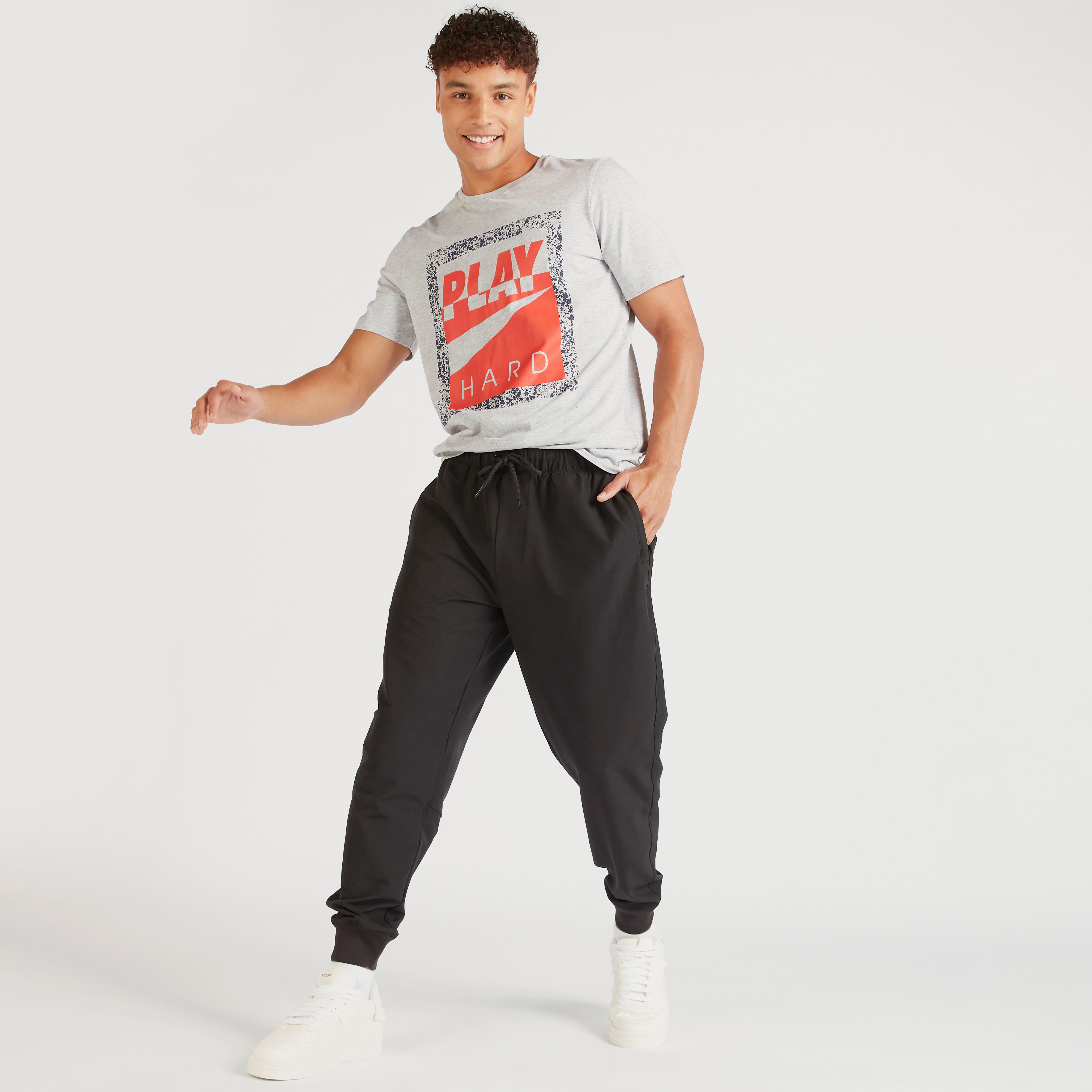 تيشيرت بياقة ضيّقة وأكمام قصيرة وطبعات-men-clothing-tshirtsandpolos-tshirts-image-2