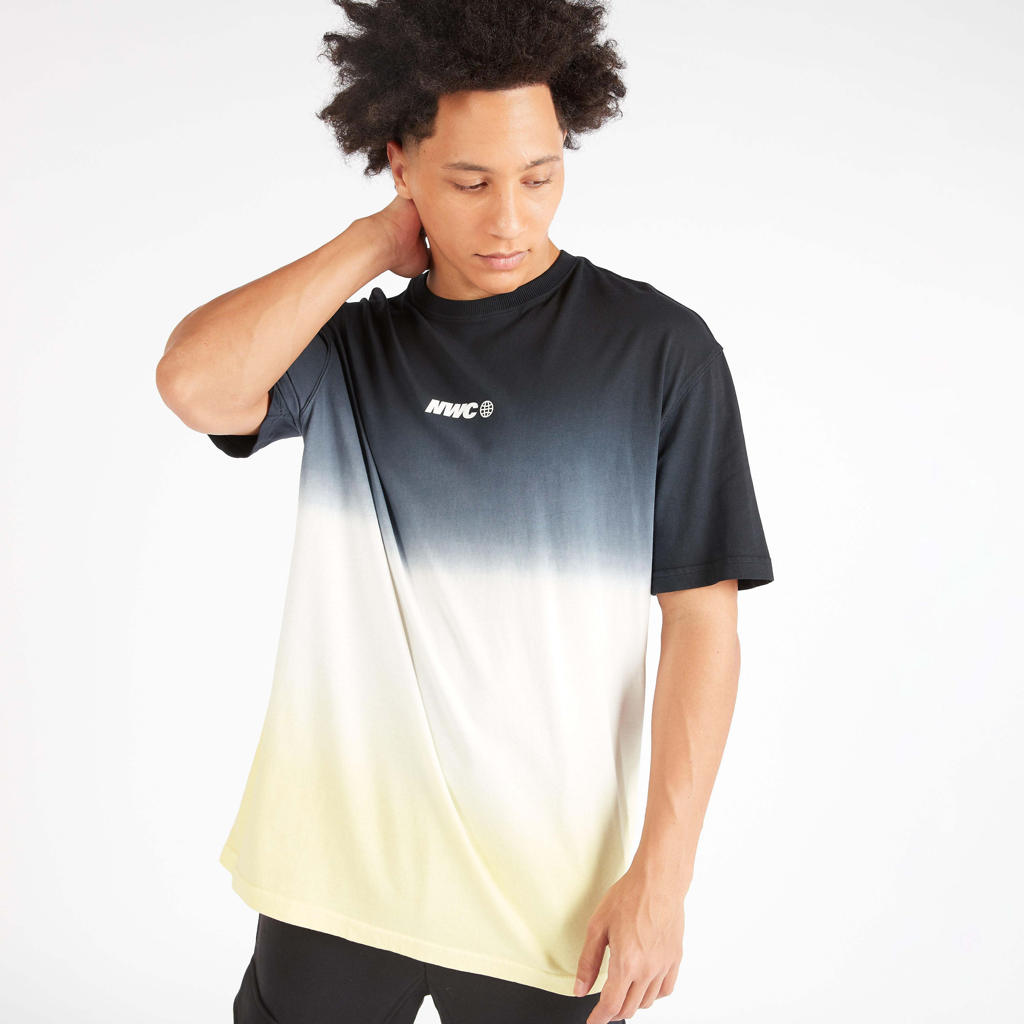 تيشيرت بلون متدرج وياقة ضيّقة وأكمام قصيرة-men-clothing-tshirtsandpolos-tshirts-image-1