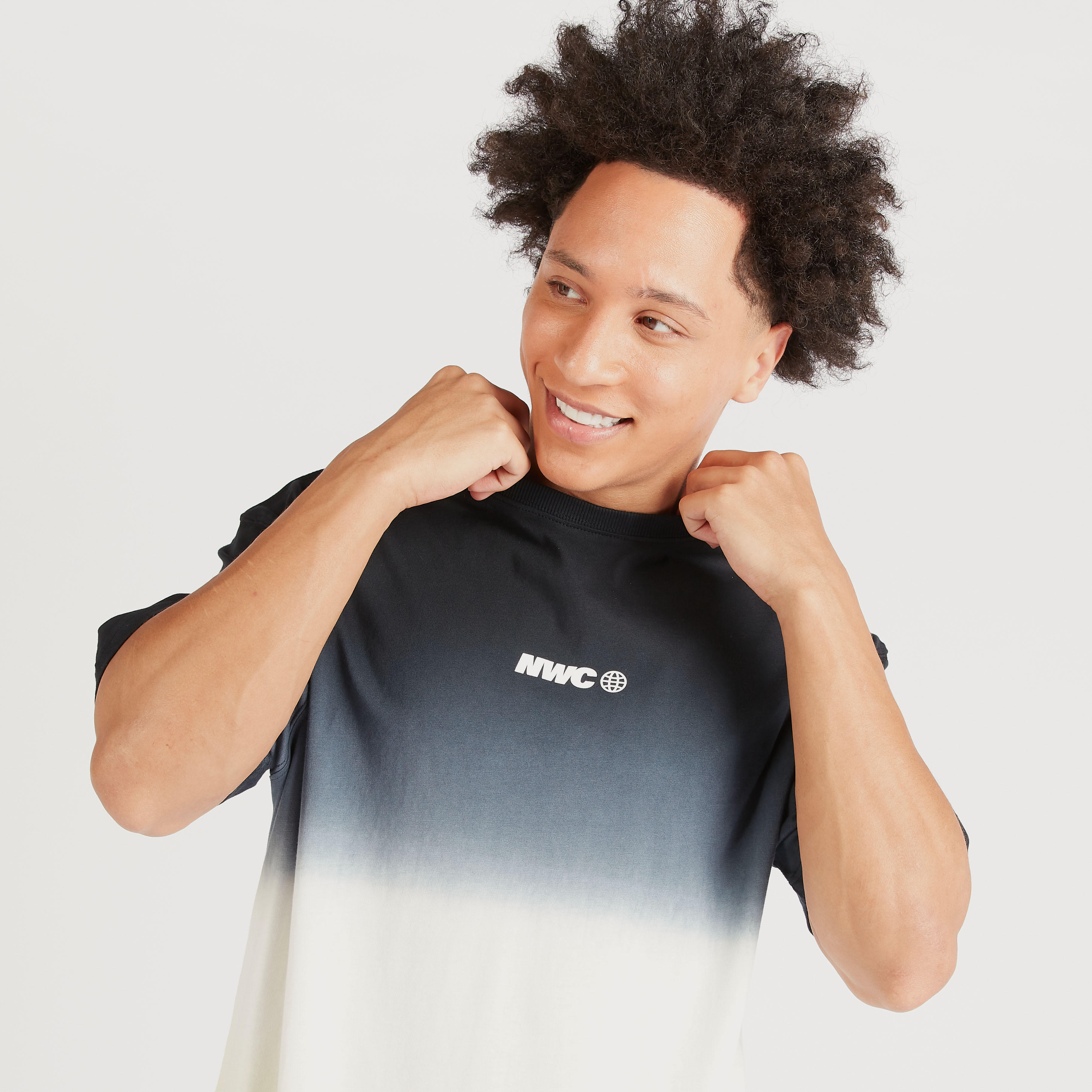 تيشيرت بلون متدرج وياقة ضيّقة وأكمام قصيرة-men-clothing-tshirtsandpolos-tshirts-image-3