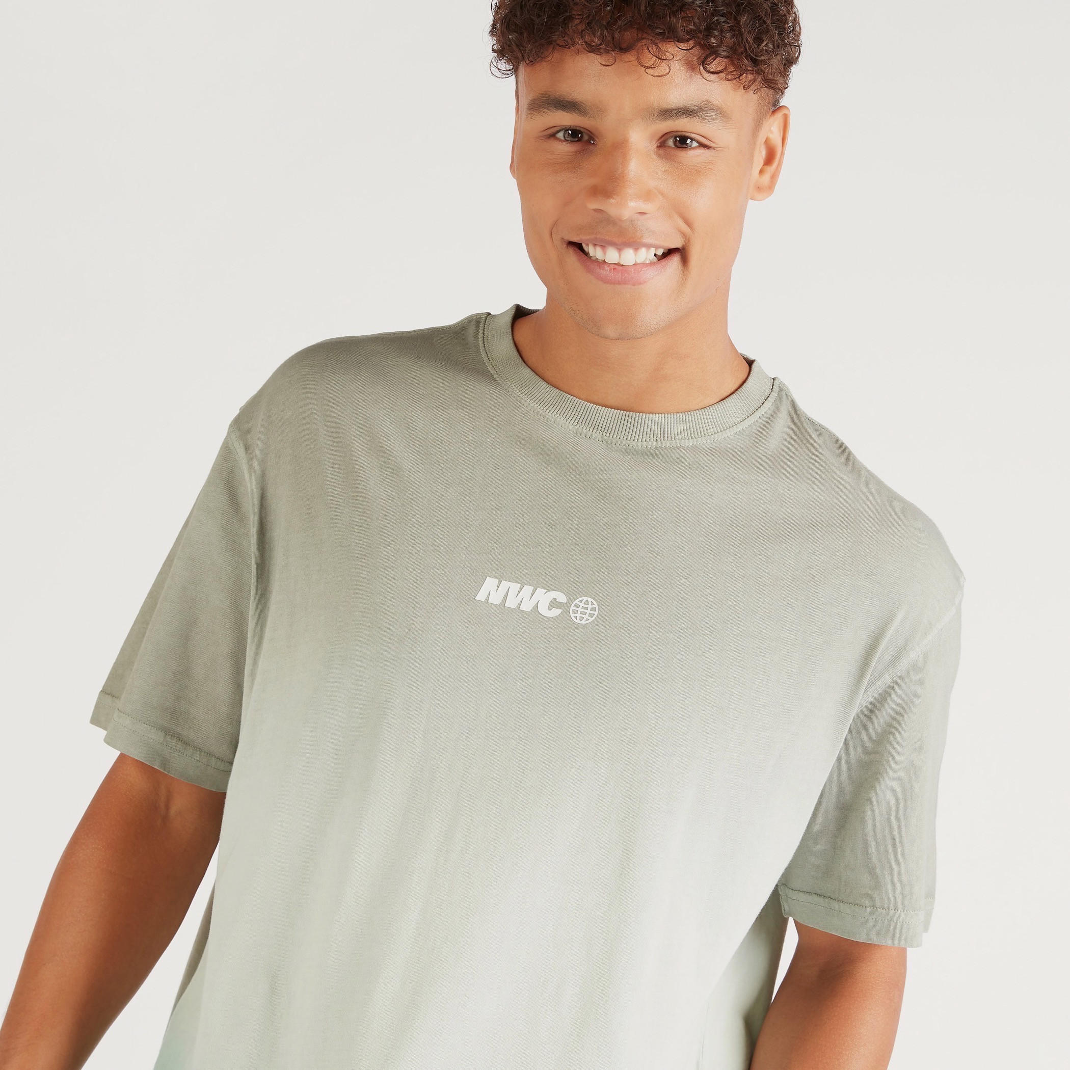 تيشيرت أومبري بياقة ضيّقة وأكمام قصيرة-men-clothing-tshirtsandpolos-tshirts-image-3