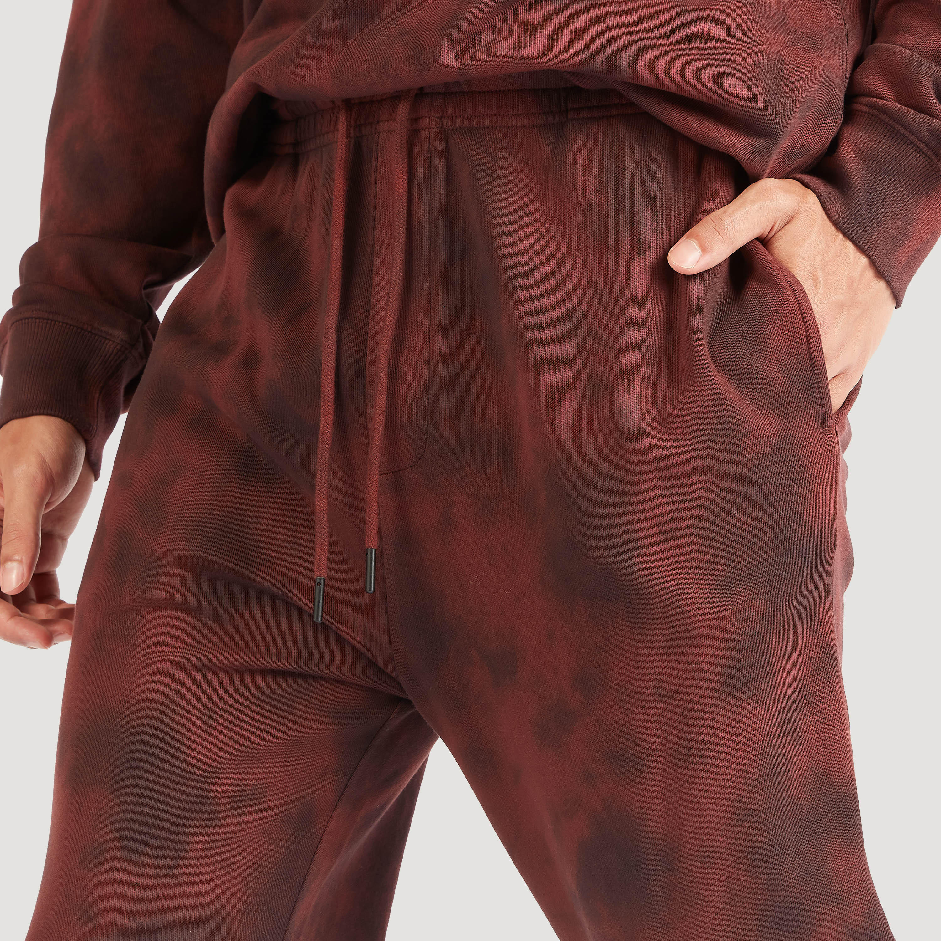 بنطلون رياضي بخصر متوسط الارتفاع ورباط إغلاق وجيوب وطبعات-men-clothing-bottoms-joggers-image-4