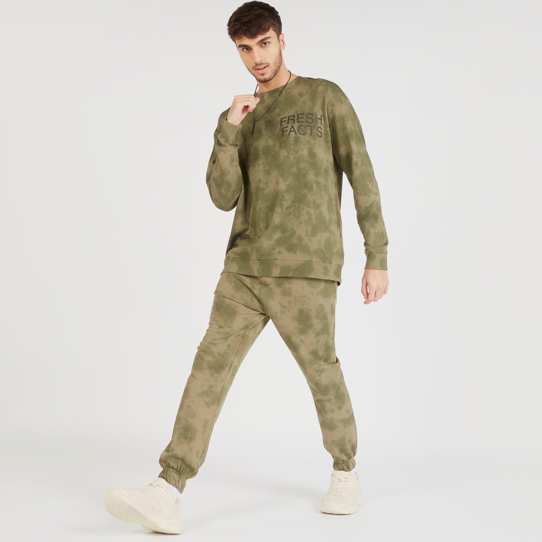 بنطلون رياضي بخصر متوسط الارتفاع ورباط إغلاق وجيوب وطبعات-men-clothing-bottoms-joggers-image-2