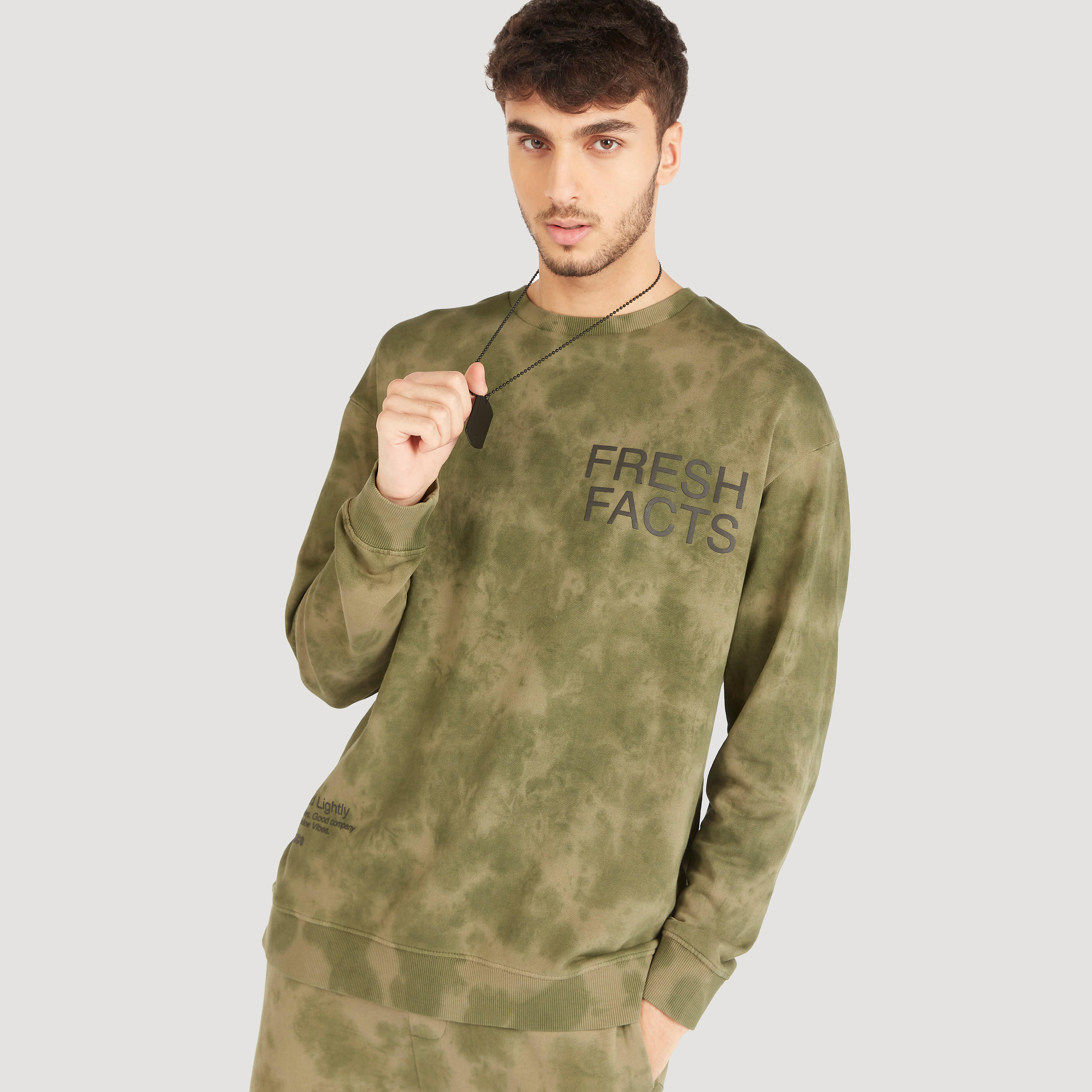 سويت شيرت بياقة ضيّقة وأكمام طويلة وطبعات-men-winterwear-hoodiesandsweatshirts-image-6
