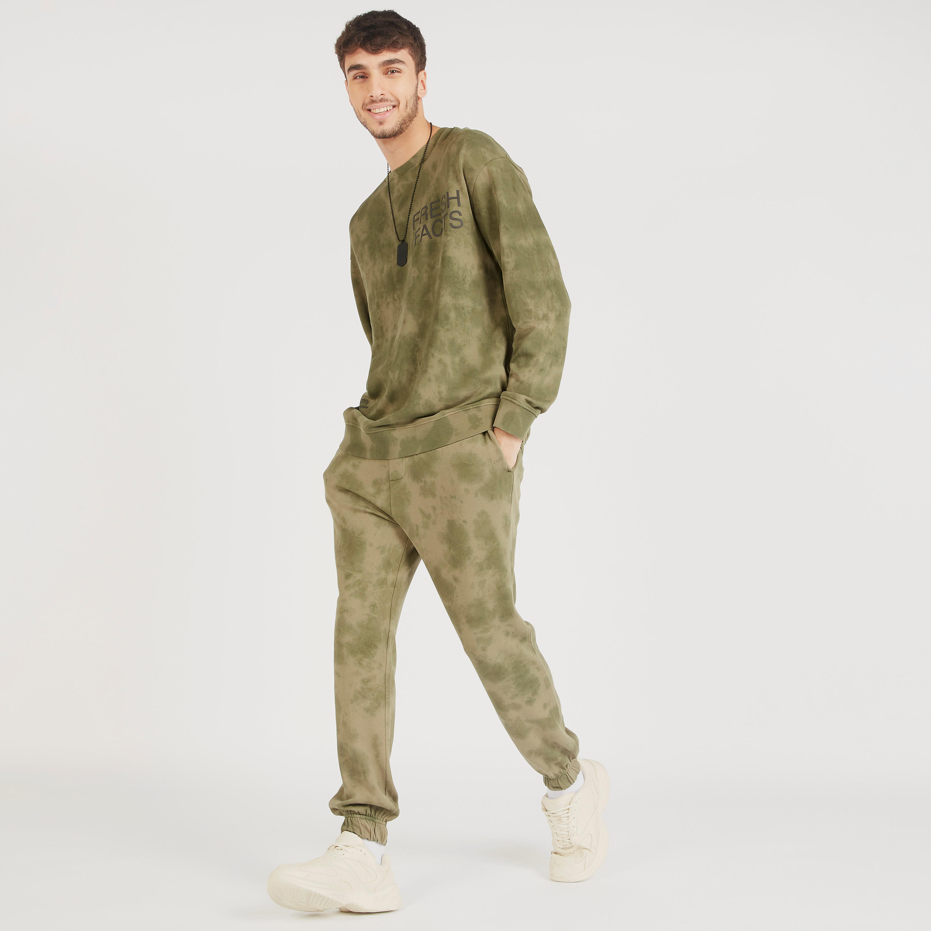 سويت شيرت بياقة ضيّقة وأكمام طويلة وطبعات-men-winterwear-hoodiesandsweatshirts-image-5