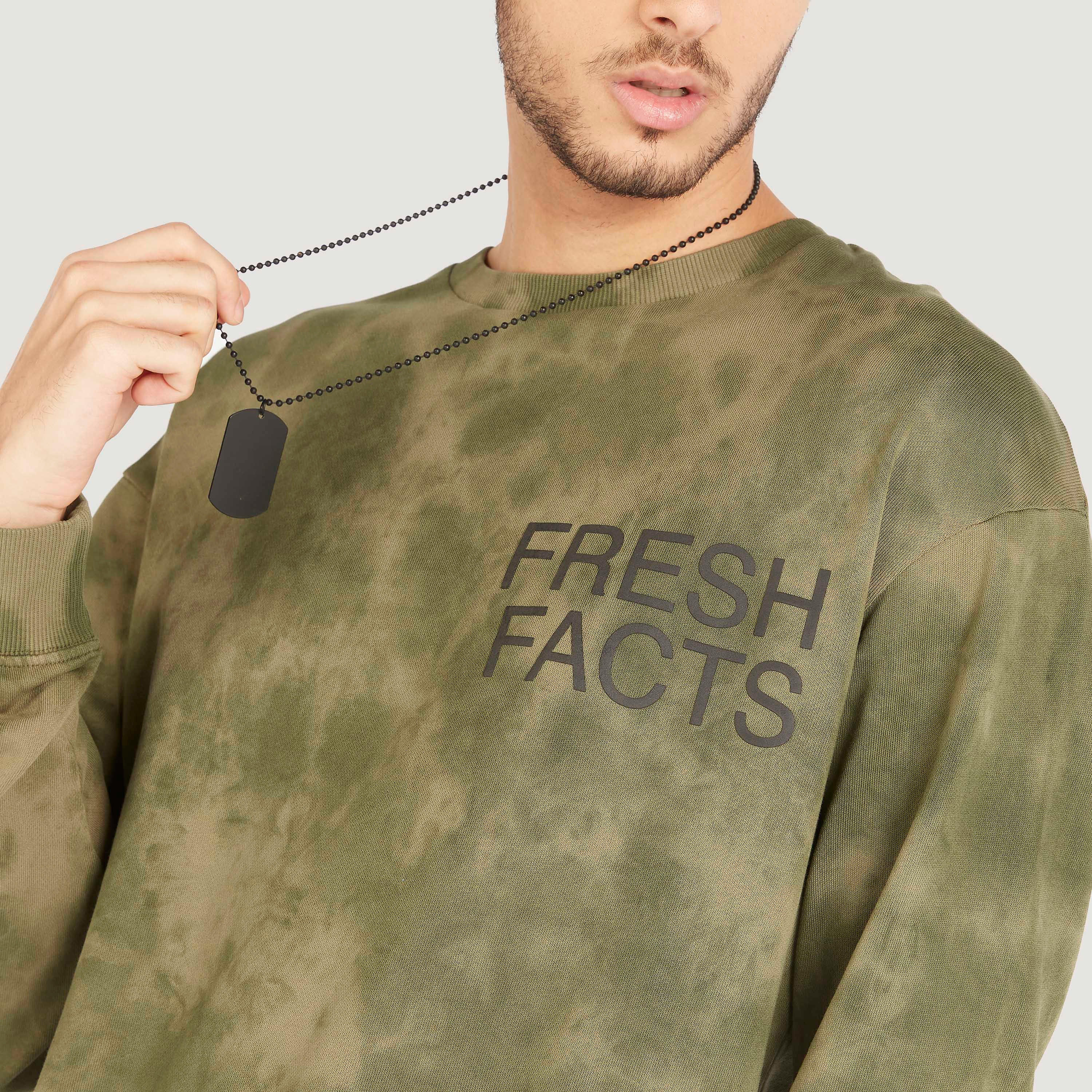 سويت شيرت بياقة ضيّقة وأكمام طويلة وطبعات-men-winterwear-hoodiesandsweatshirts-image-1