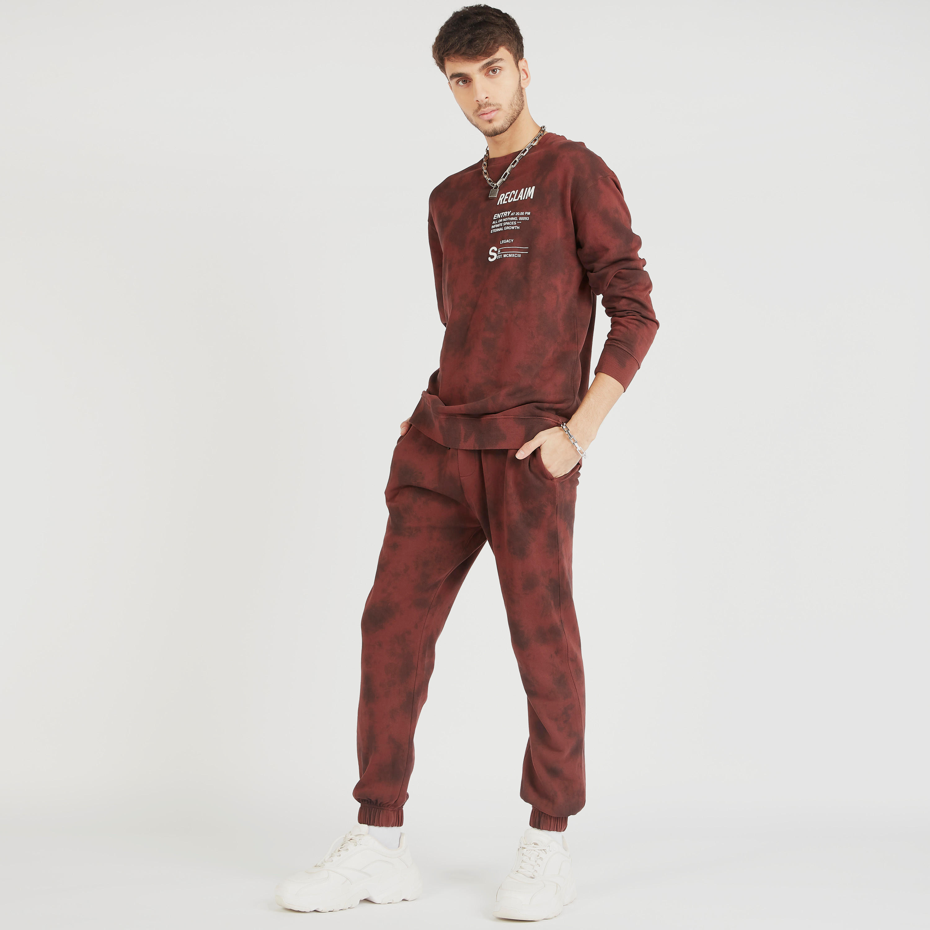سويت شيرت بياقة ضيّقة وأكمام طويلة وطبعات-men-winterwear-hoodiesandsweatshirts-image-5