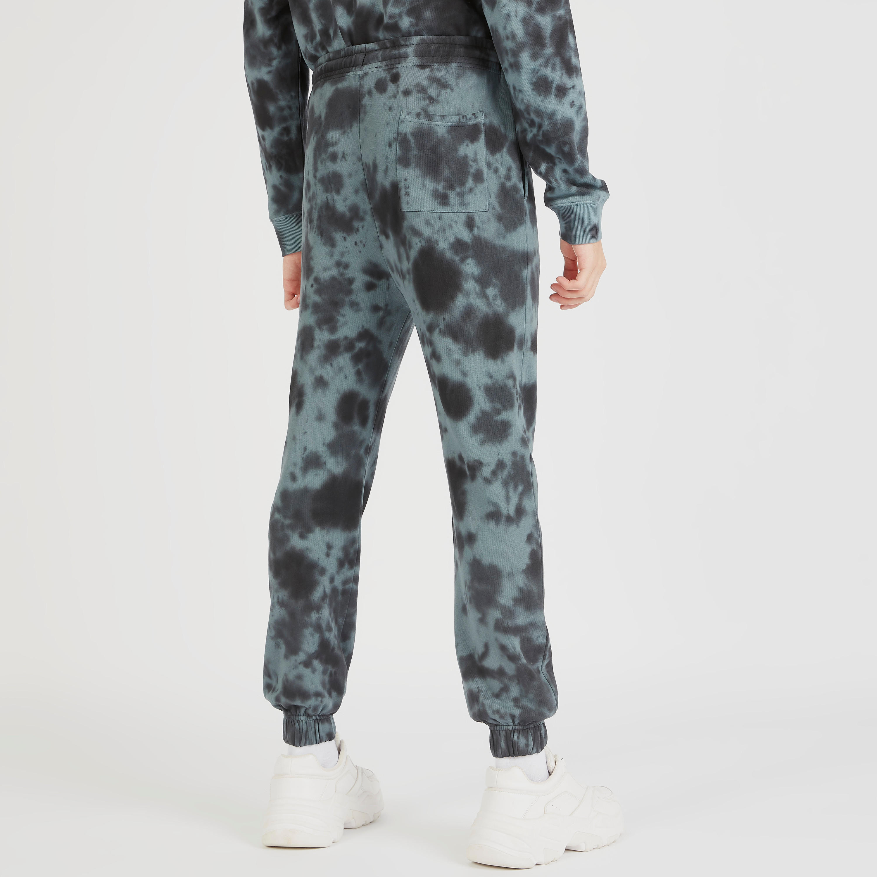 بنطلون رياضي برباط إغلاق وجيوب وطبعات-men-clothing-bottoms-joggers-image-1
