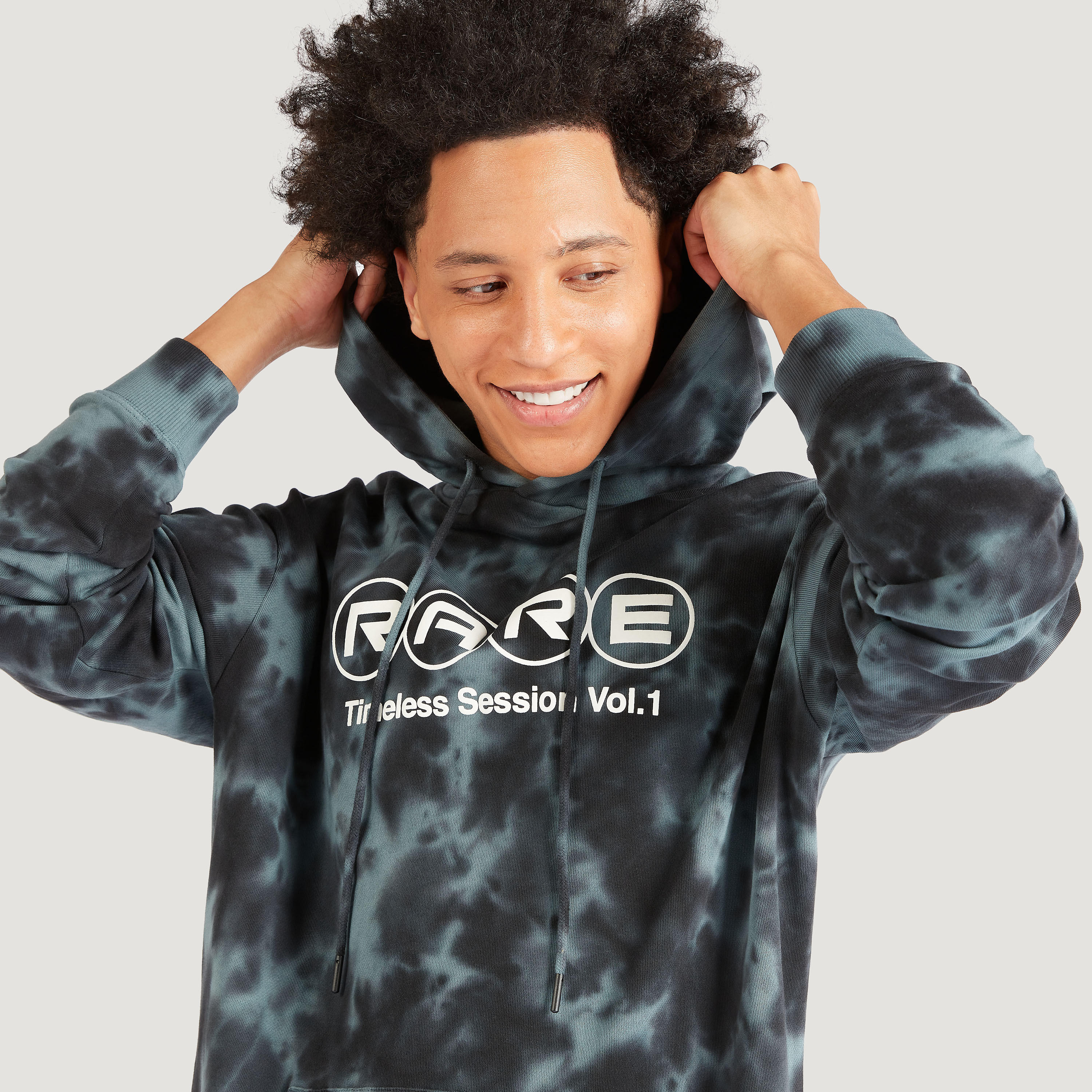سويت شيرت بقبّعة وأكمام طويلة وطبعات بالكامل-men-winterwear-hoodiesandsweatshirts-image-3