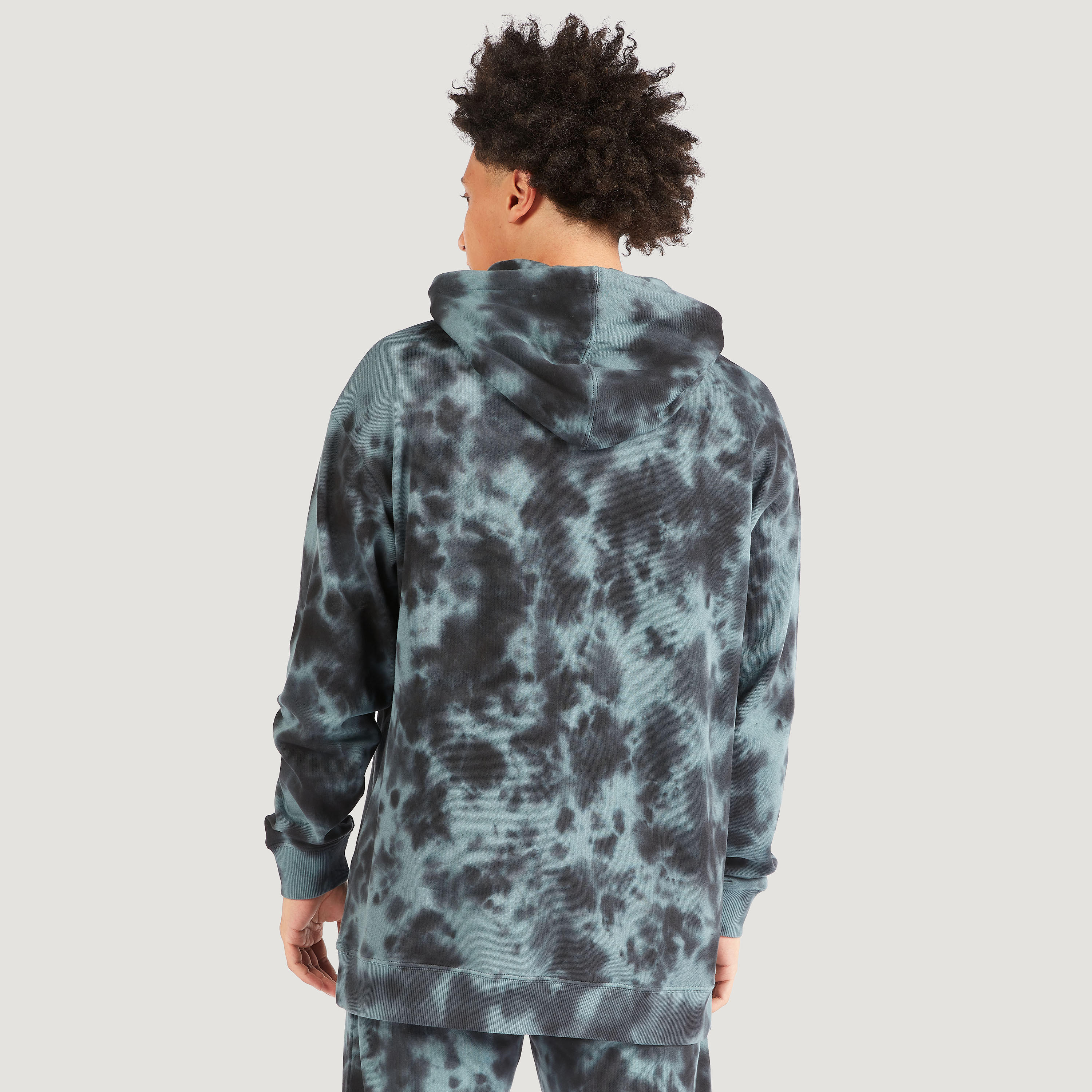 سويت شيرت بقبّعة وأكمام طويلة وطبعات بالكامل-men-winterwear-hoodiesandsweatshirts-image-4