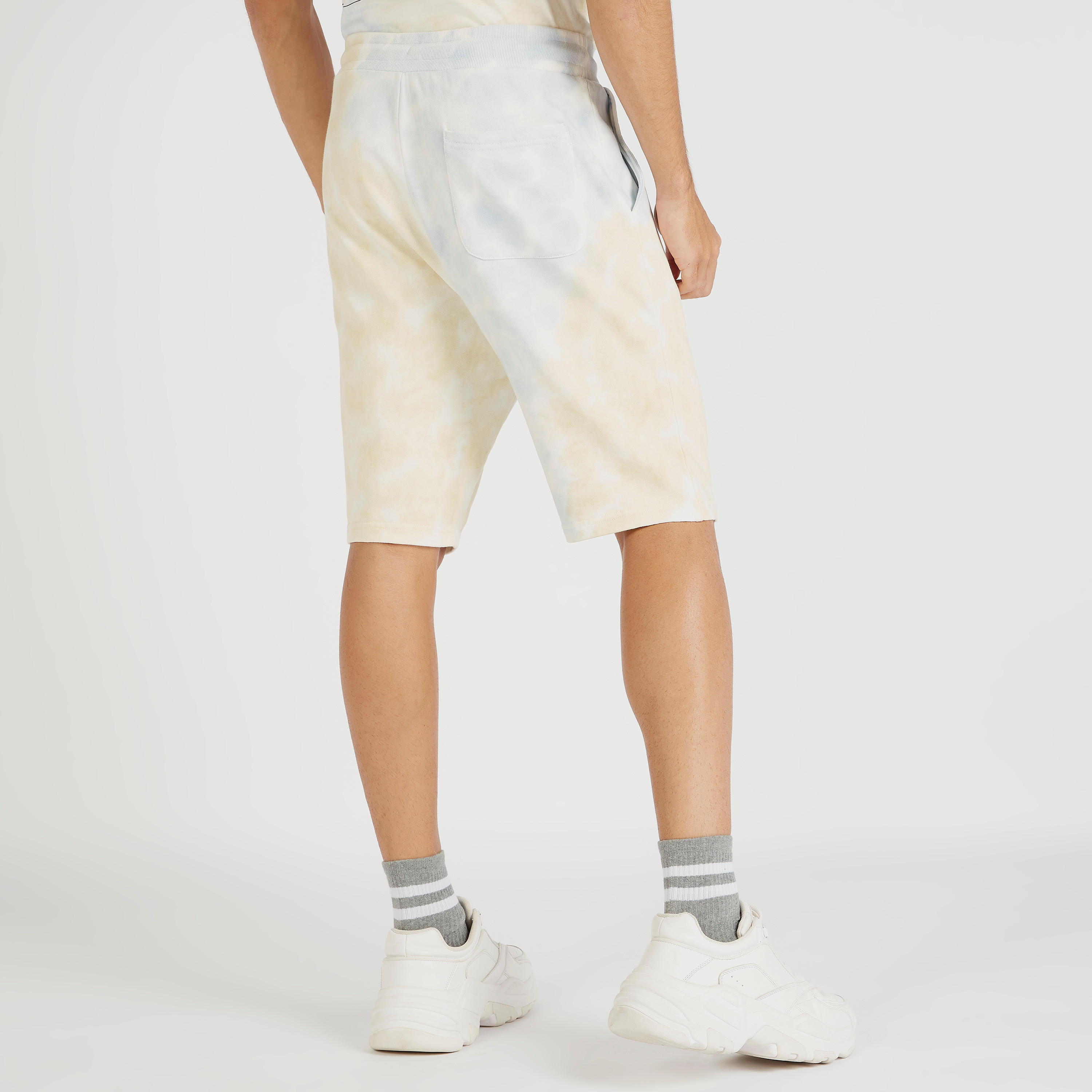 شورت بجيوب ورباط إغلاق وطبعات مصبوغة-men-clothing-bottoms-shorts-image-4