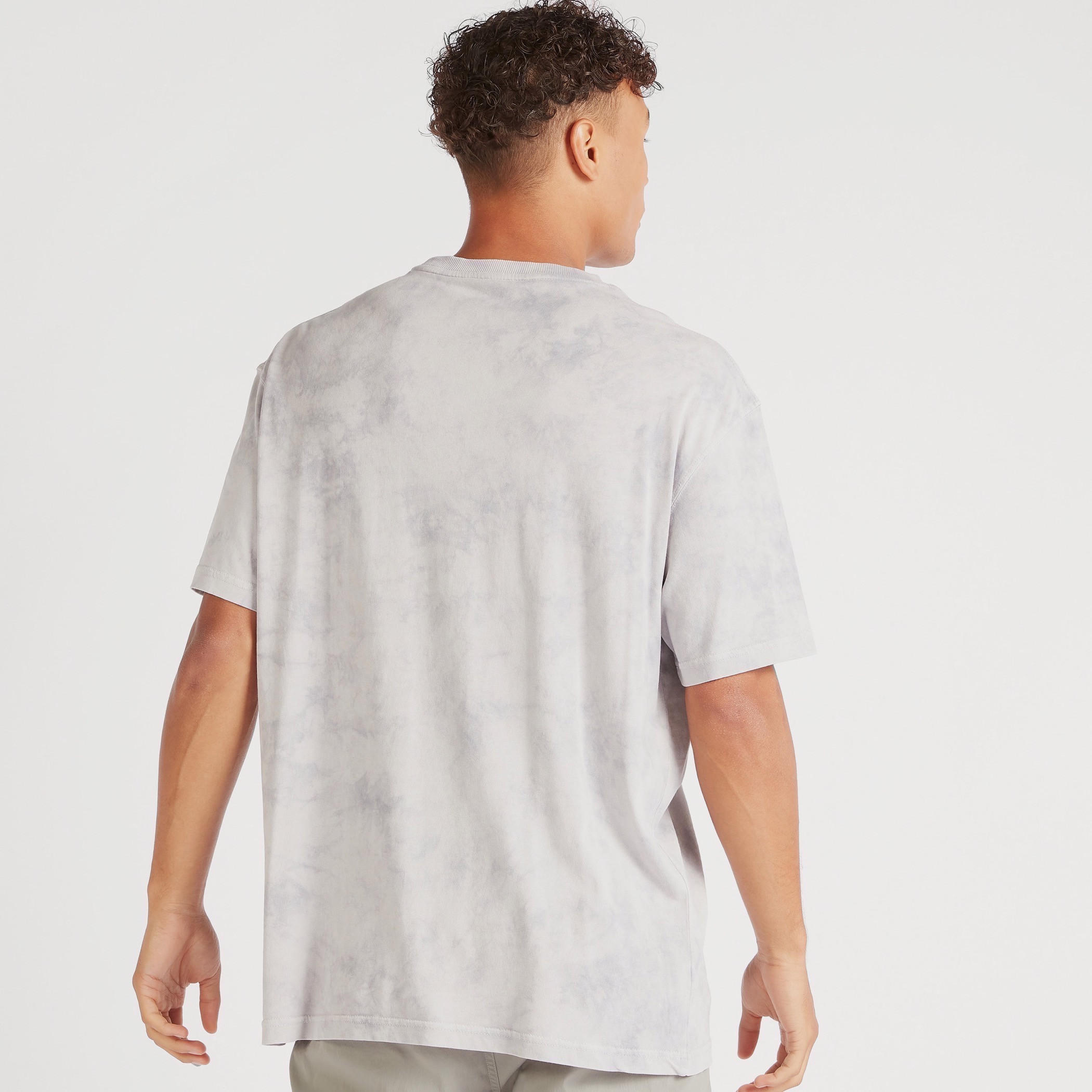 تيشيرت بياقة ضيّقة وأكمام قصيرة وطبعات-men-clothing-tshirtsandpolos-tshirts-image-4