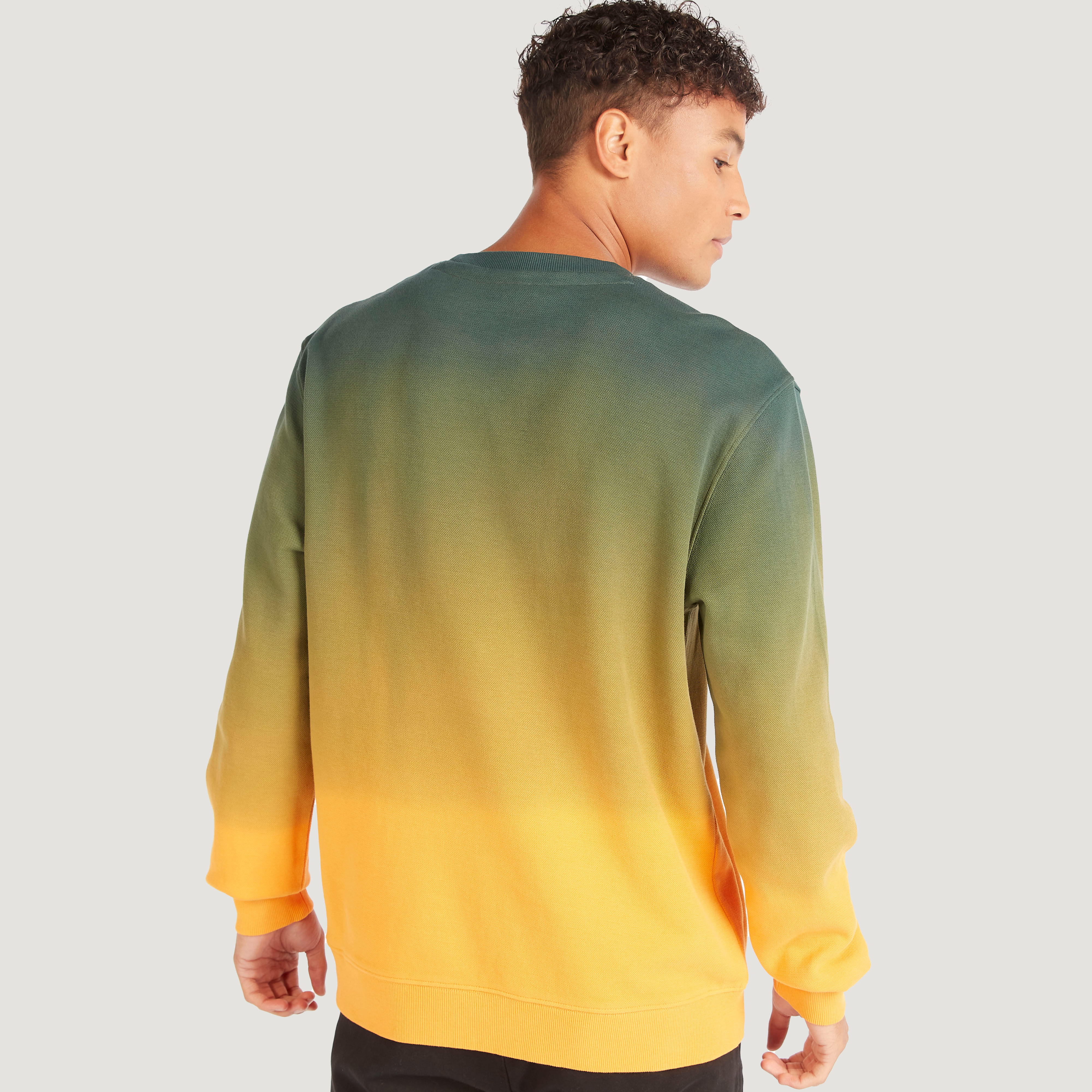 سويت شيرت بأكمام طويلة وياقة ضيّقة وطبعات-men-winterwear-hoodiesandsweatshirts-image-4
