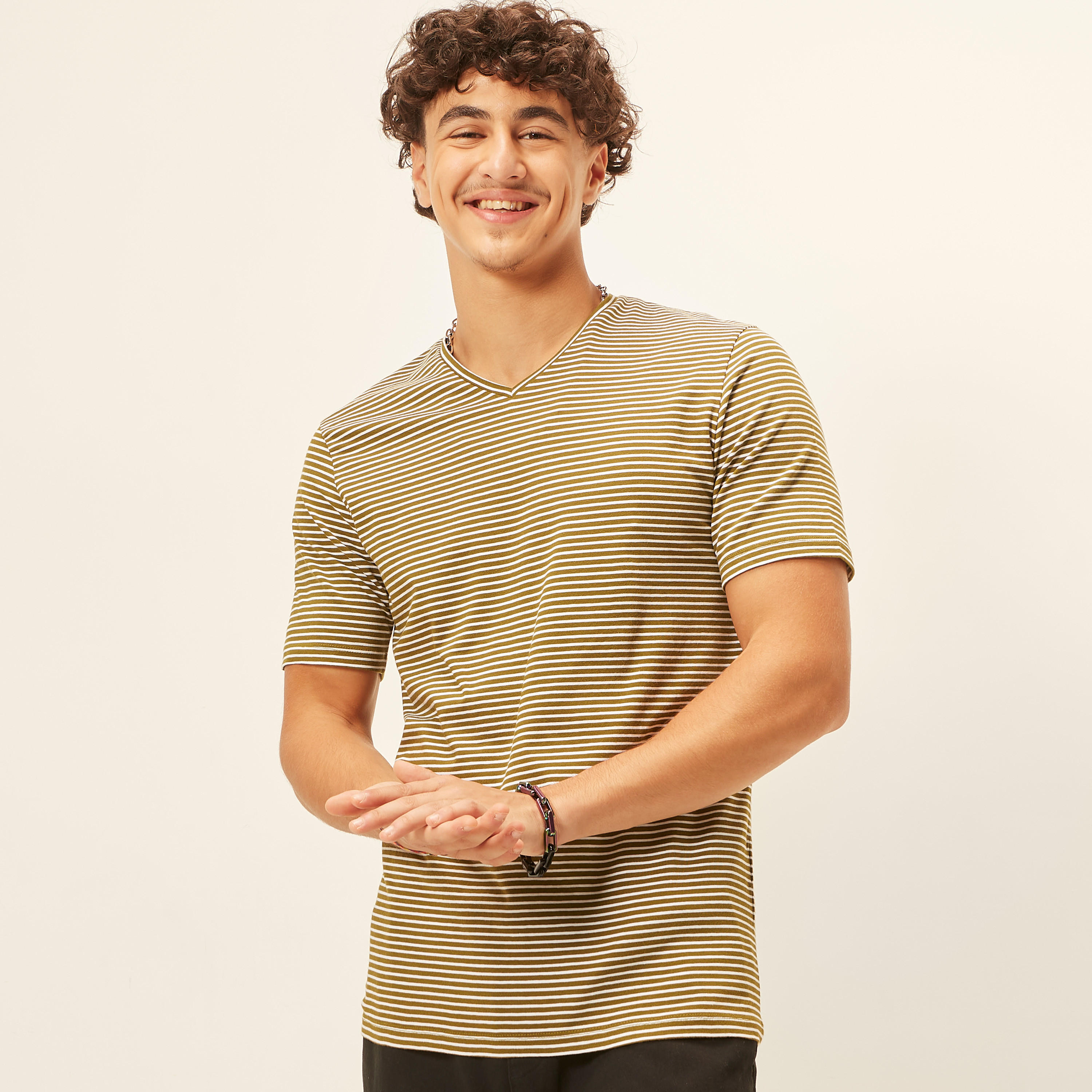 تيشيرت مقلّم بياقة V وأكمام قصيرة-men-clothing-tshirtsandpolos-tshirts-image-6