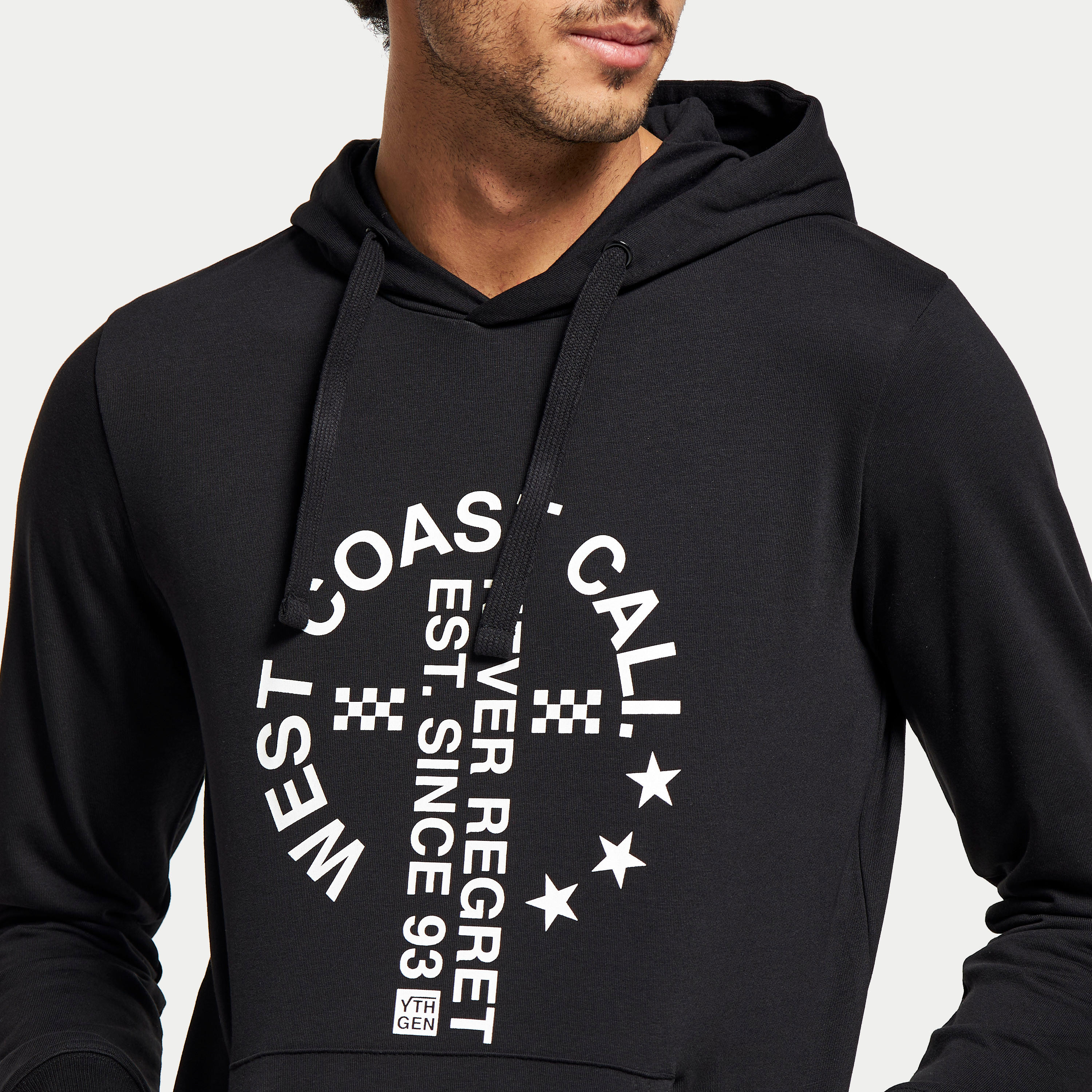 هودي بأكمام طويلة وجيوب كنغر وطبعات-men-winterwear-hoodiesandsweatshirts-image-4