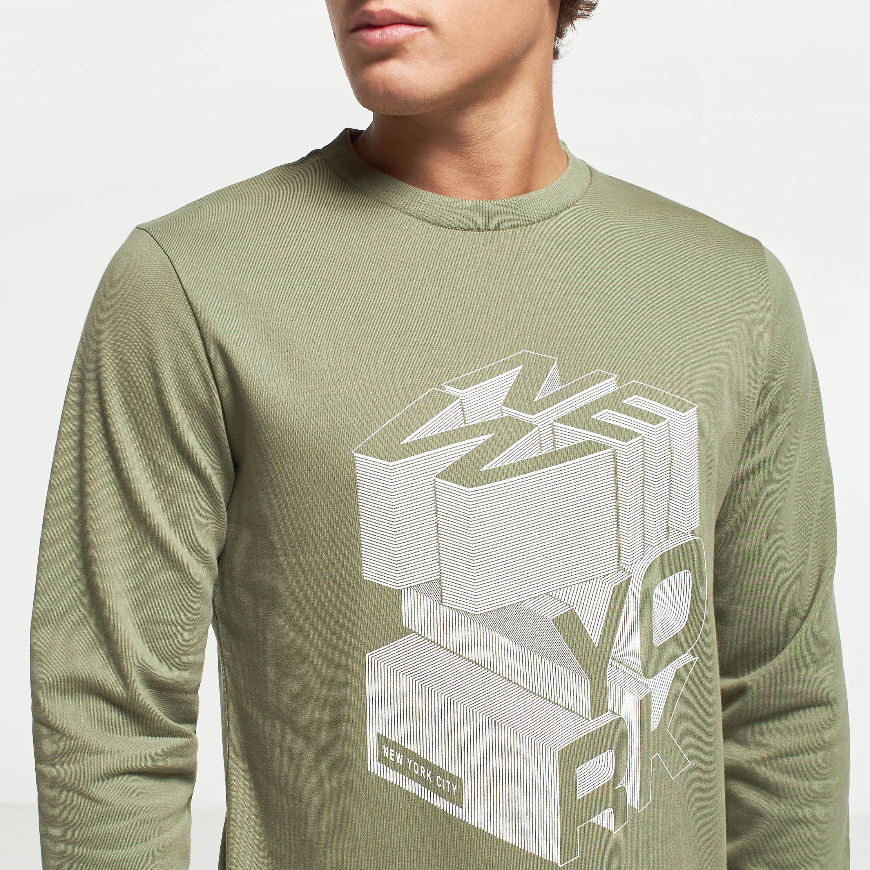 سويت شيرت بياقة ضيقة وأكمام طويلة وطبعات-men-winterwear-hoodiesandsweatshirts-image-4
