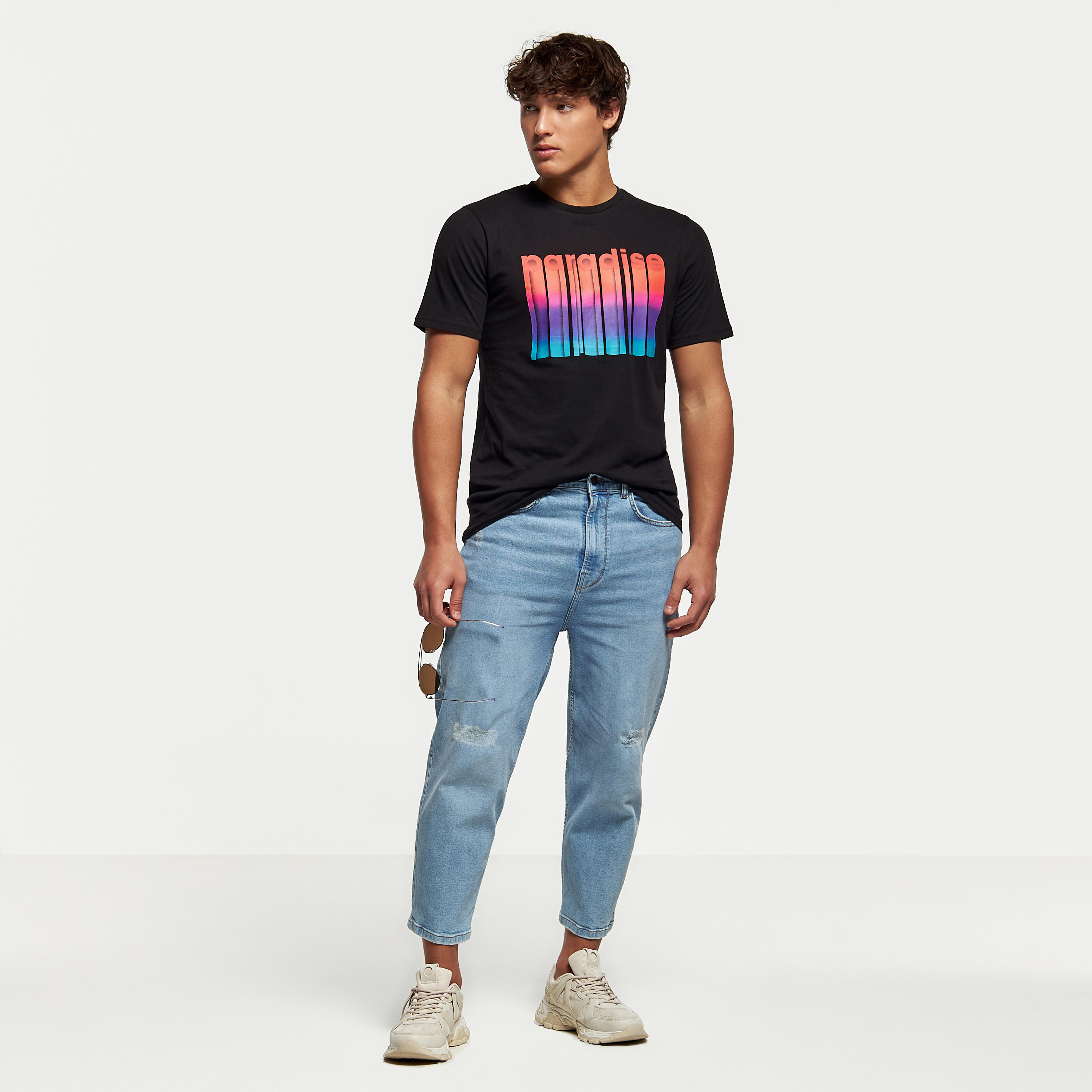 تيشيرت بياقة ضيّقة وأكمام قصيرة وطبعات-men-clothing-tshirtsandpolos-tshirts-image-2
