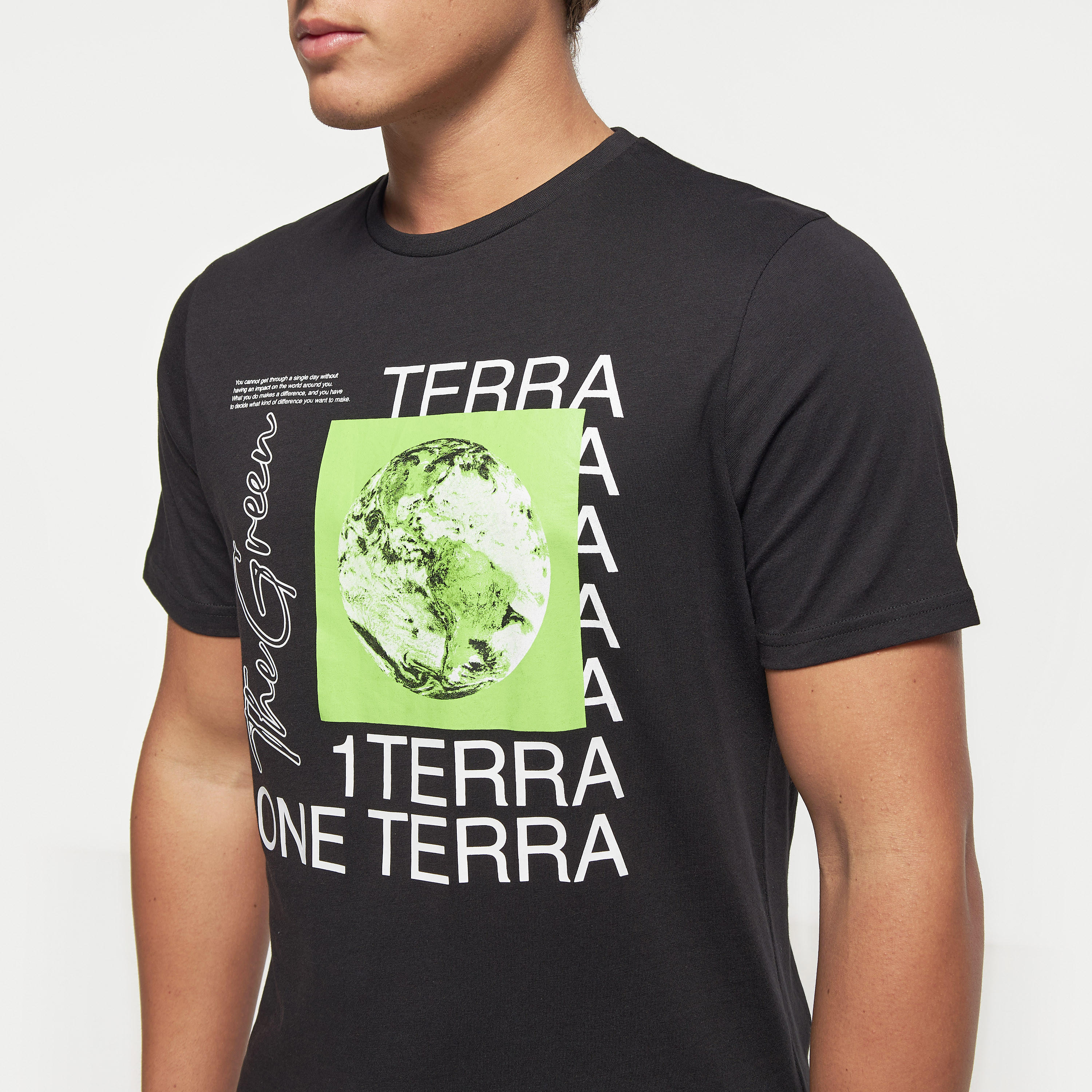 تيشيرت بياقة ضيّقة وأكمام قصيرة وطبعات-men-clothing-tshirtsandpolos-tshirts-image-4