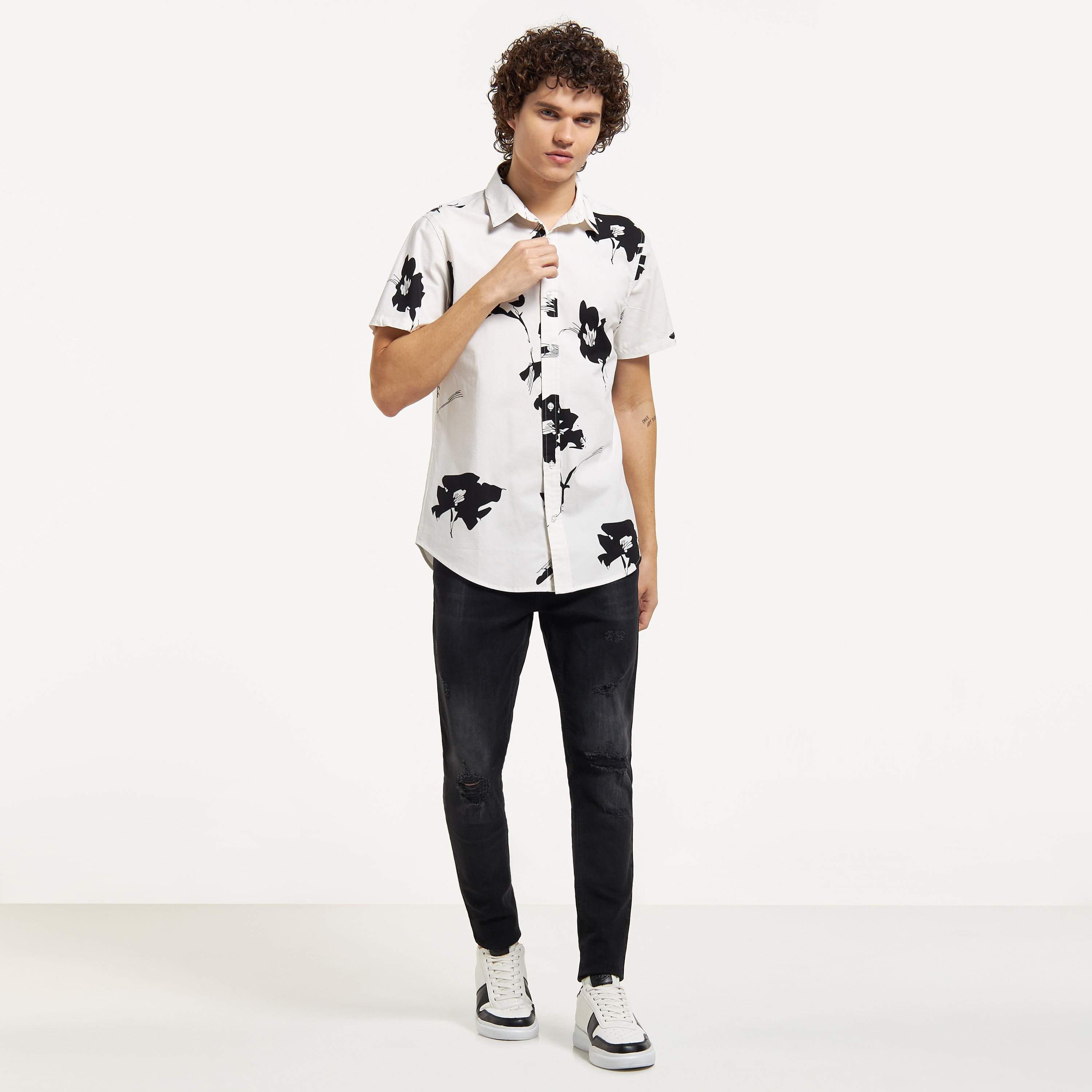 بنطلون جينز بقصة سكيني مضلع بزر إغلاق وجيوب-men-clothing-jeans-image-14