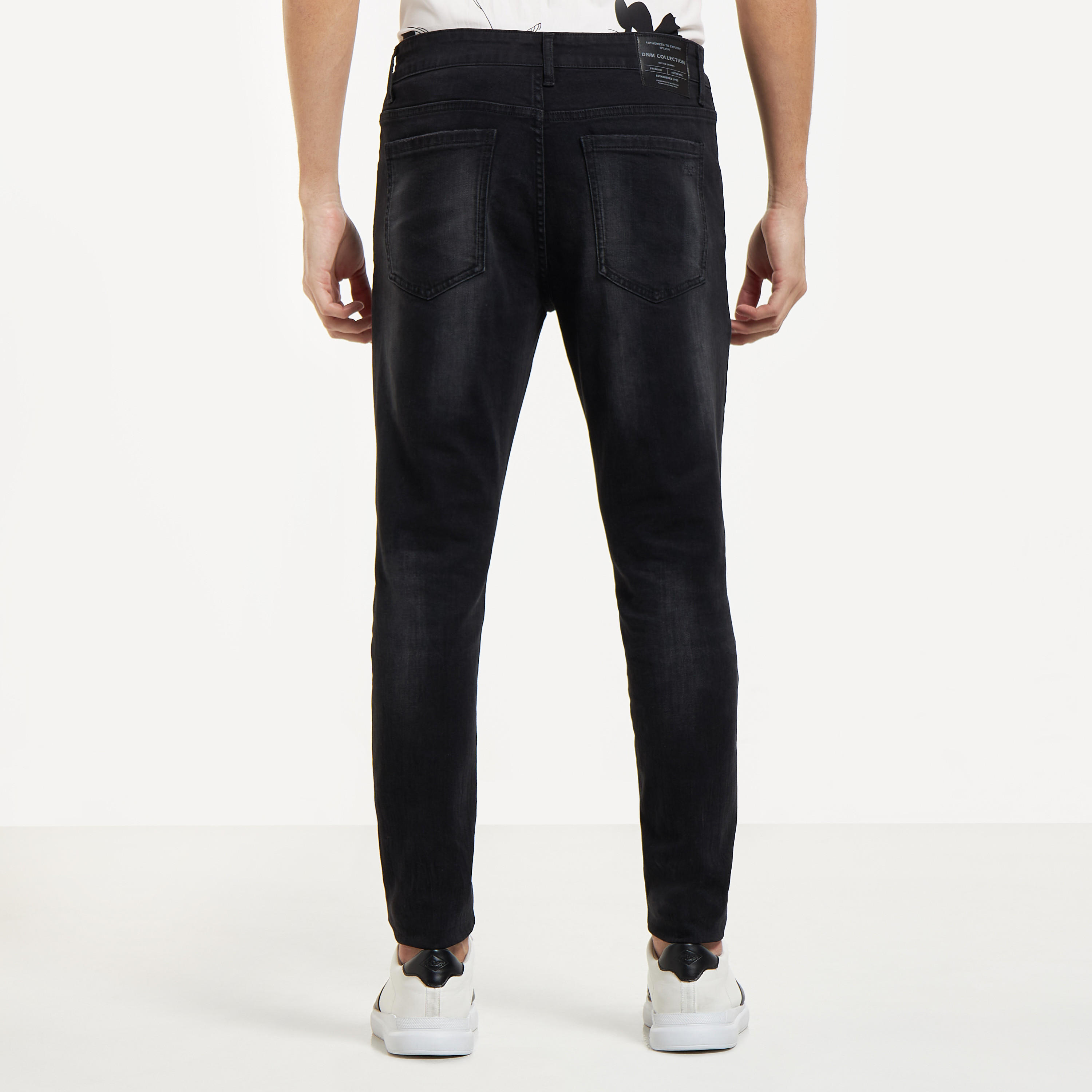 بنطلون جينز بقصة سكيني مضلع بزر إغلاق وجيوب-men-clothing-jeans-image-16