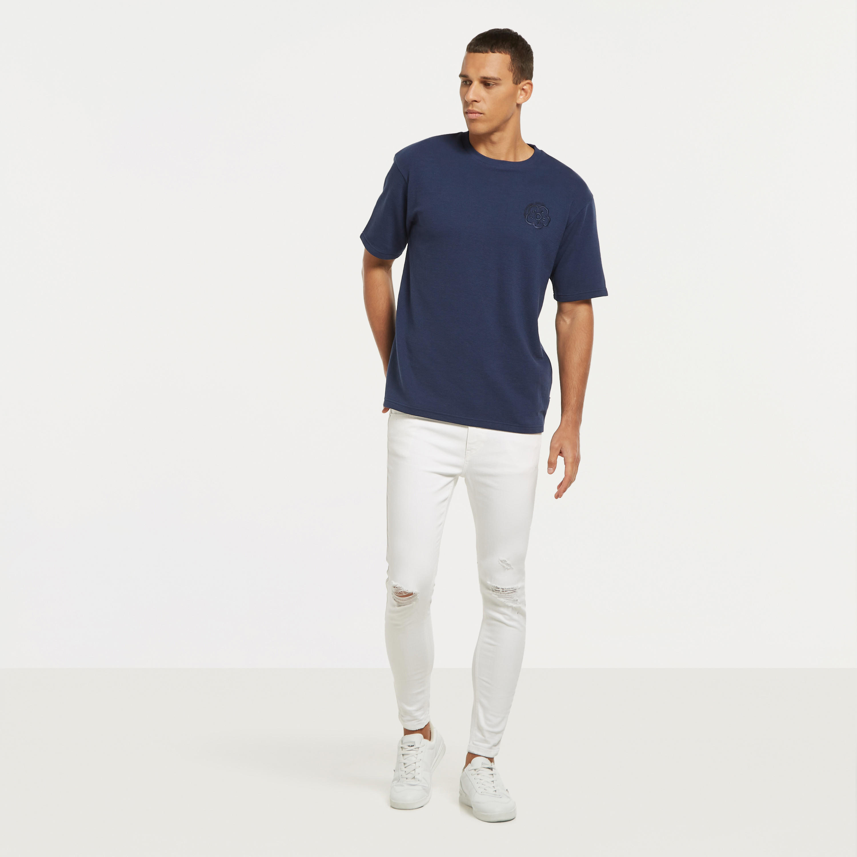 بنطلون جينز بقصة سكيني مضلع بزر إغلاق وجيوب-men-clothing-jeans-image-18