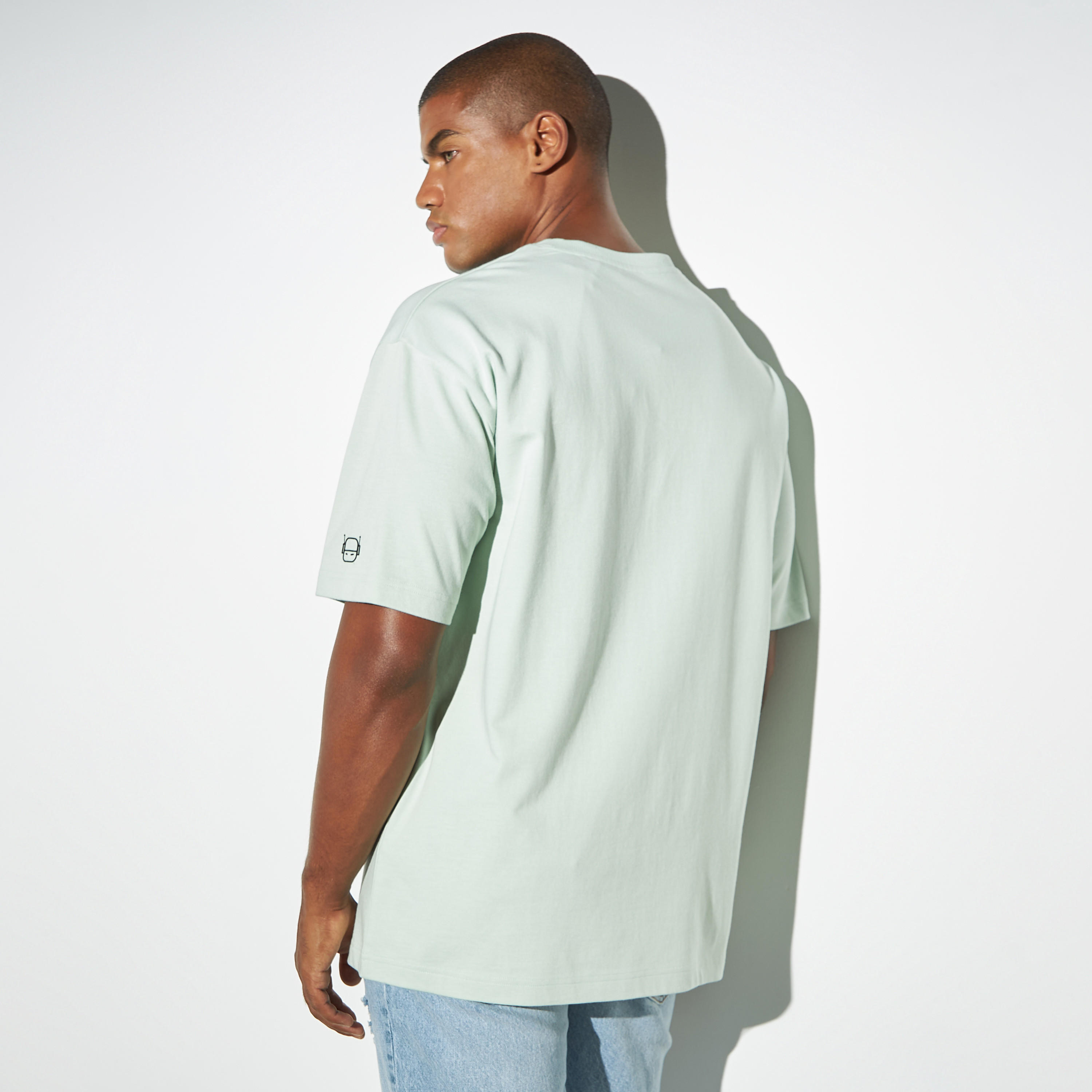 تيشيرت بياقة ضيقة وأكمام قصيرة وطبعات-men-clothing-tshirtsandpolos-tshirts-image-2