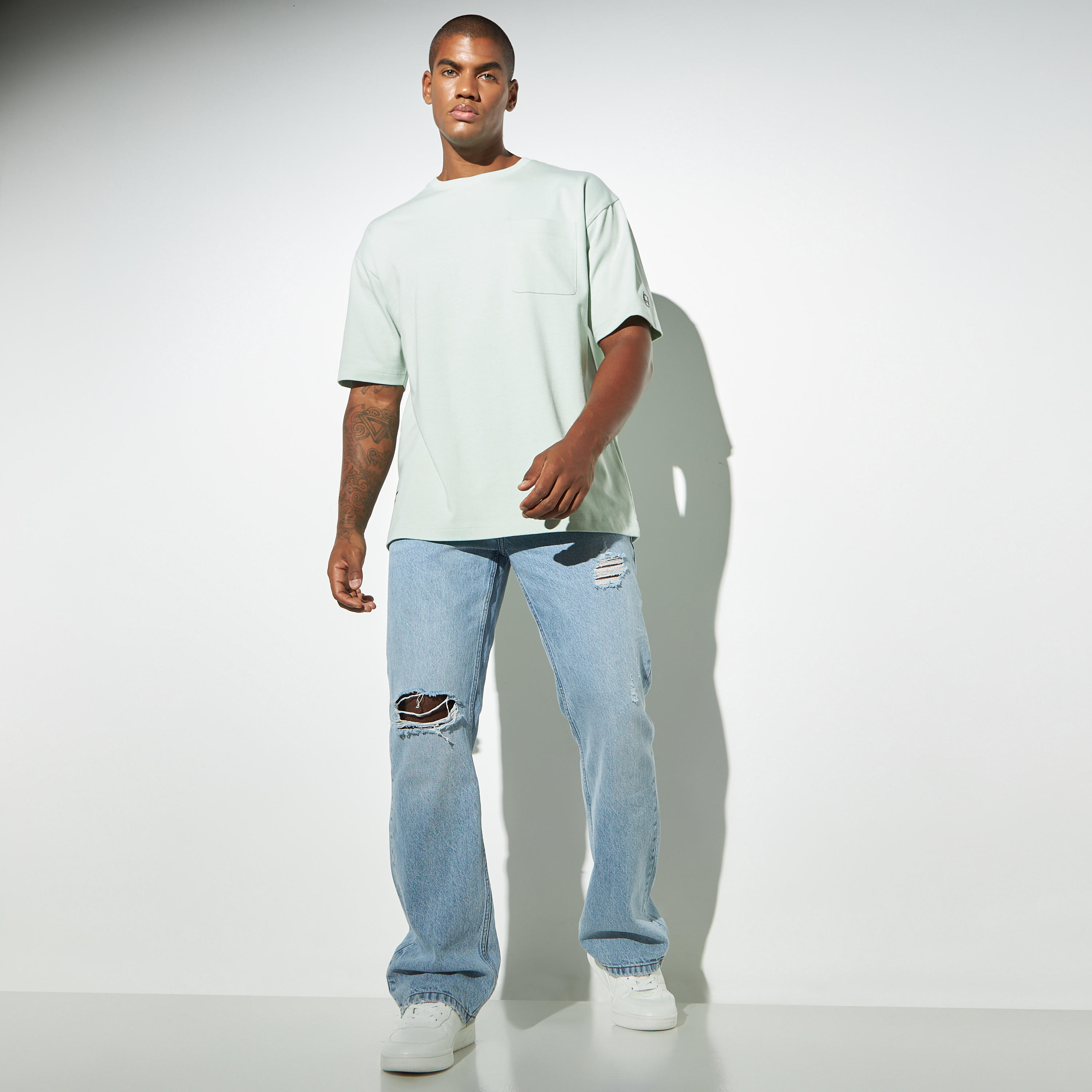 تيشيرت بياقة ضيقة وأكمام قصيرة وطبعات-men-clothing-tshirtsandpolos-tshirts-image-4