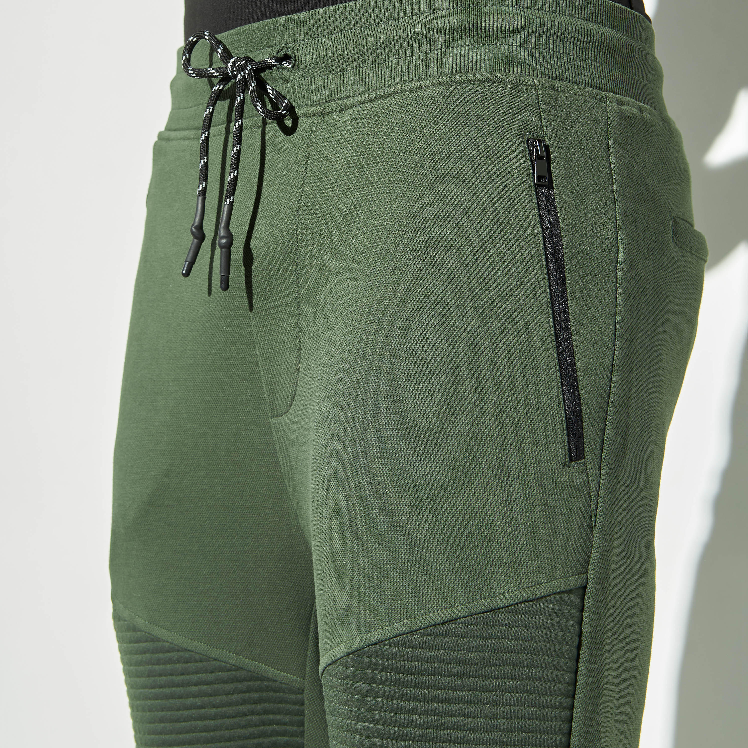 بنطلون رياضي بارز الملمس بجيوب وسحّاب ورباط إغلاق-men-clothing-bottoms-joggers-image-4