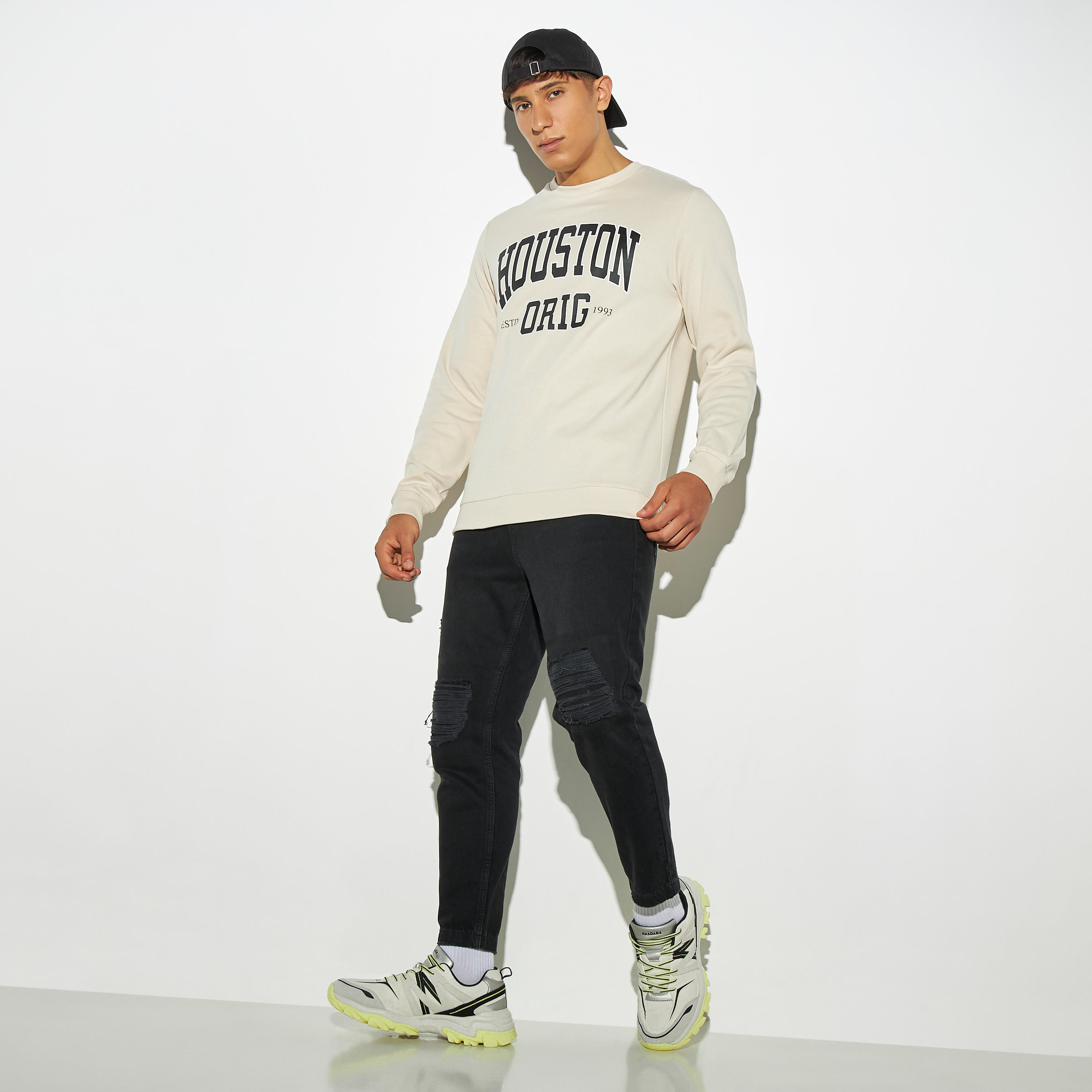 سويت شيرت بياقة ضيقة وأكمام طويلة-men-winterwear-hoodiesandsweatshirts-image-2