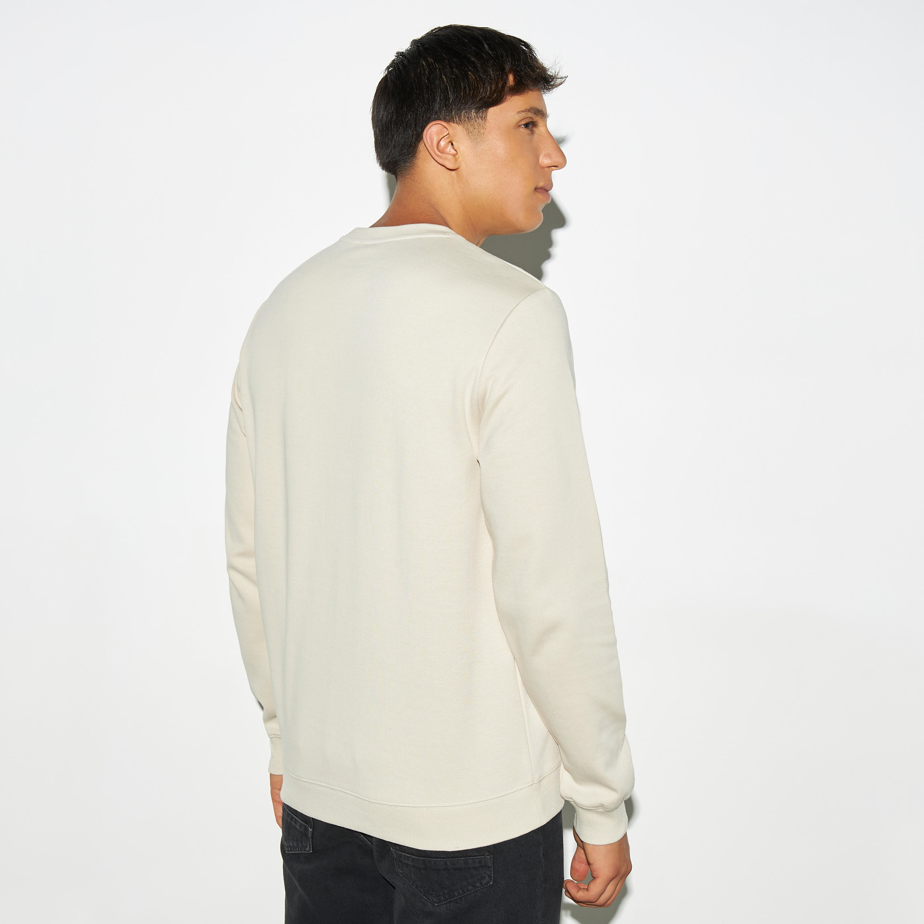 سويت شيرت بياقة ضيقة وأكمام طويلة-men-winterwear-hoodiesandsweatshirts-image-3
