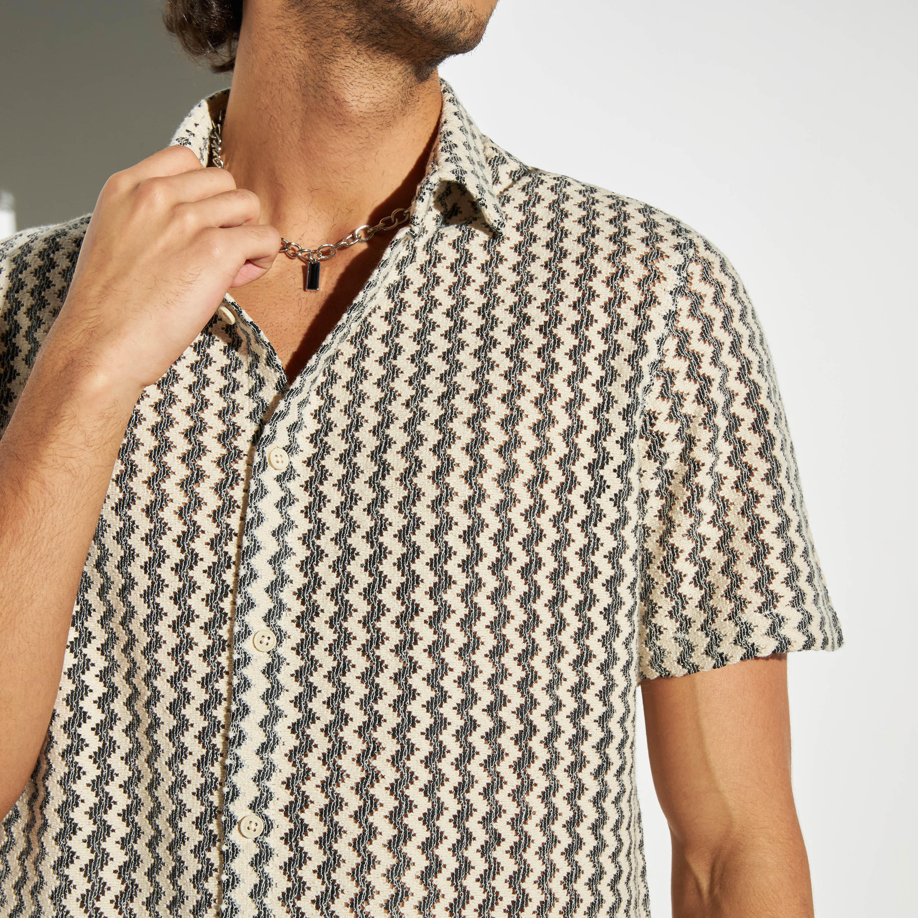 قميص بأكمام قصيرة بارز الملمس-men-clothing-shirts-image-2