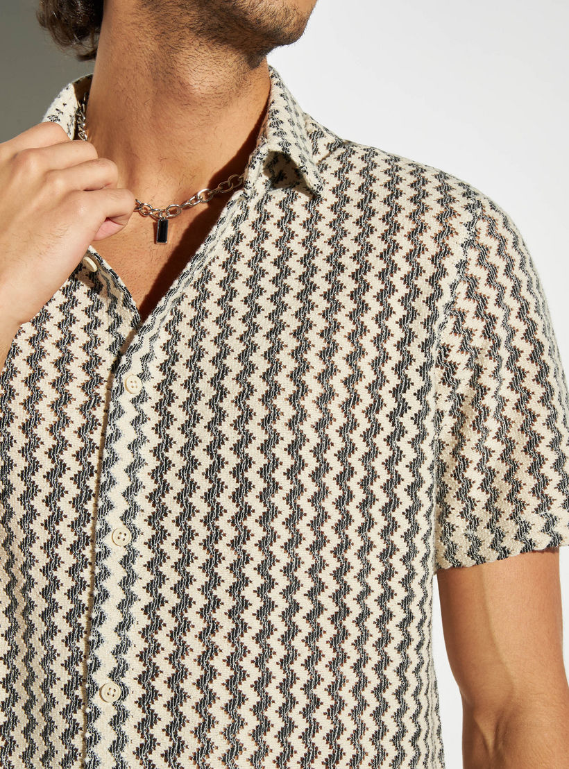 قميص بأكمام قصيرة بارز الملمس-men-clothing-shirts-image-2