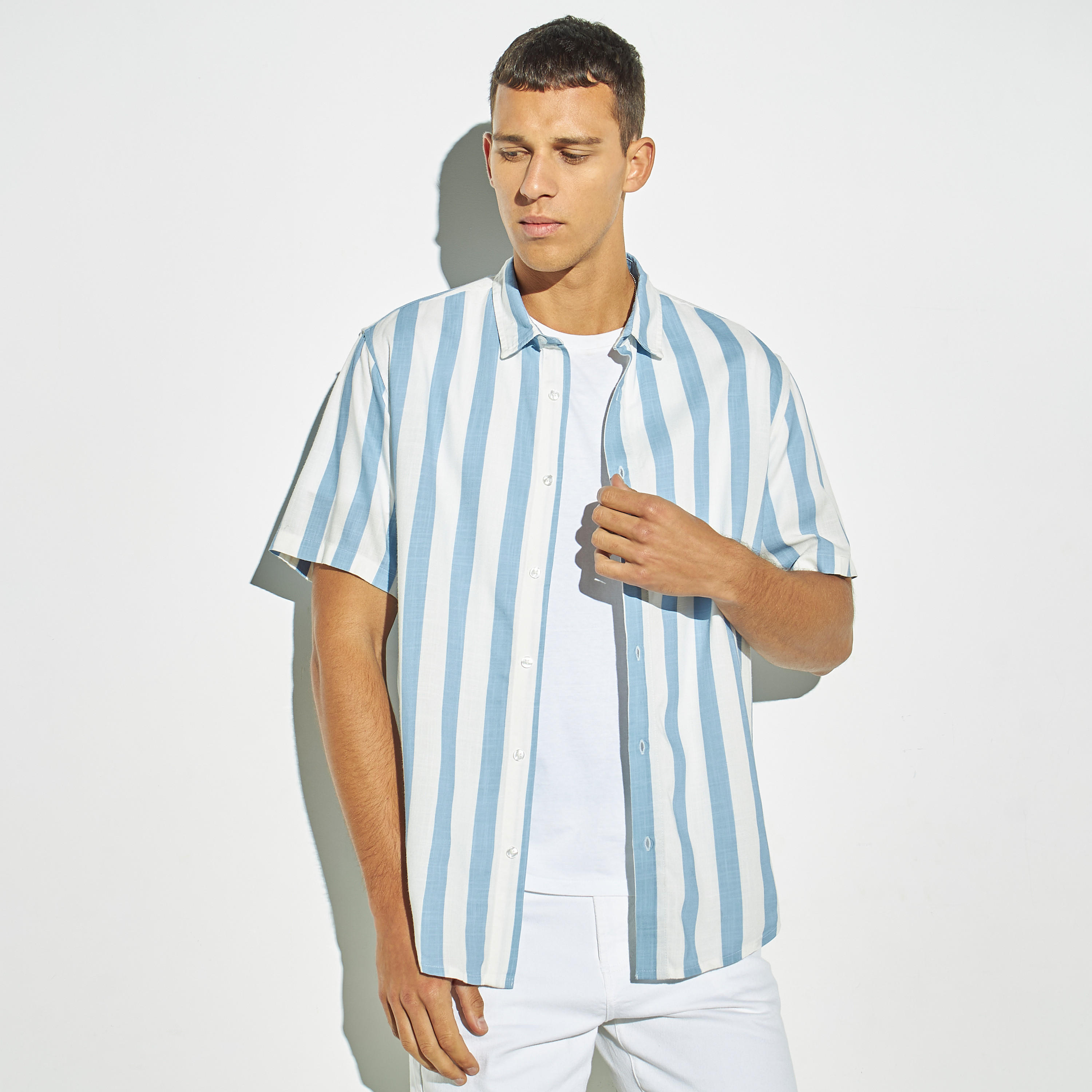 قميص قطن كتان مخطط بأكمام قصيرة-men-clothing-shirts-image-1