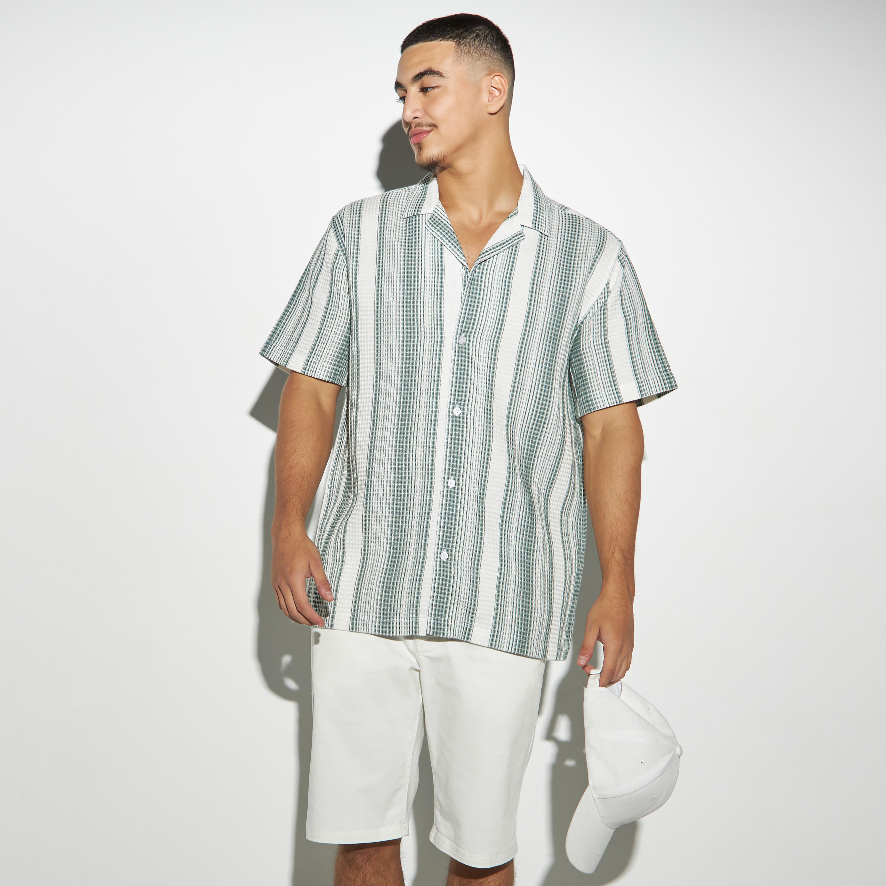 قميص بارز الملمس بأكمام قصيرة-men-clothing-shirts-image-1