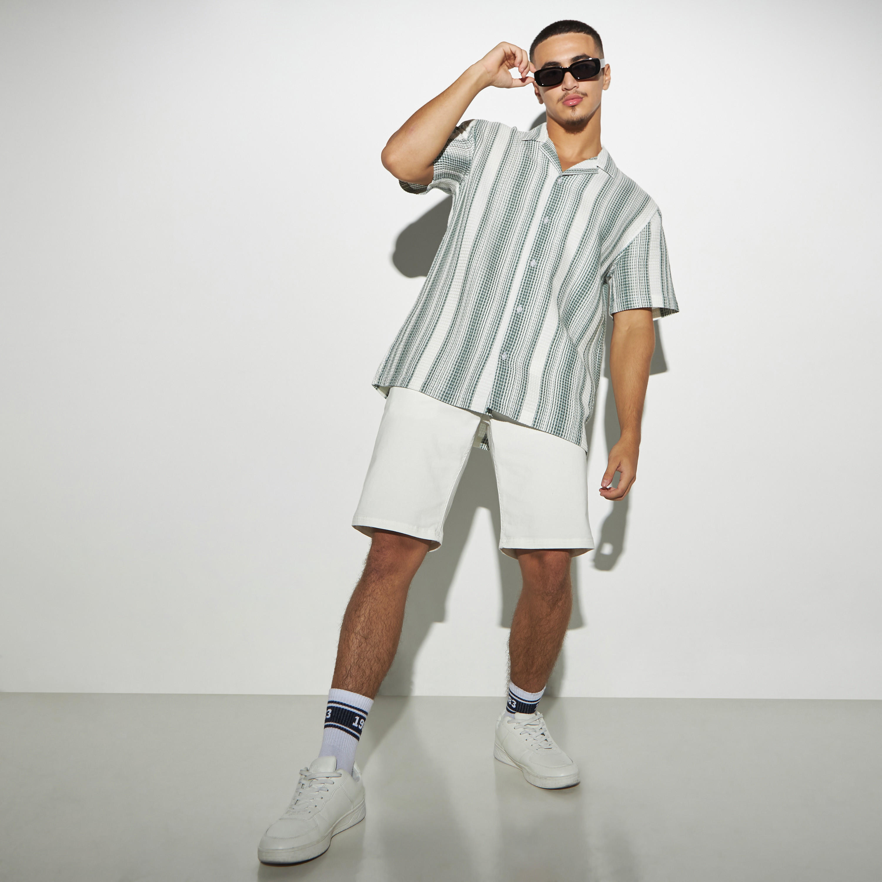قميص بارز الملمس بأكمام قصيرة-men-clothing-shirts-image-2