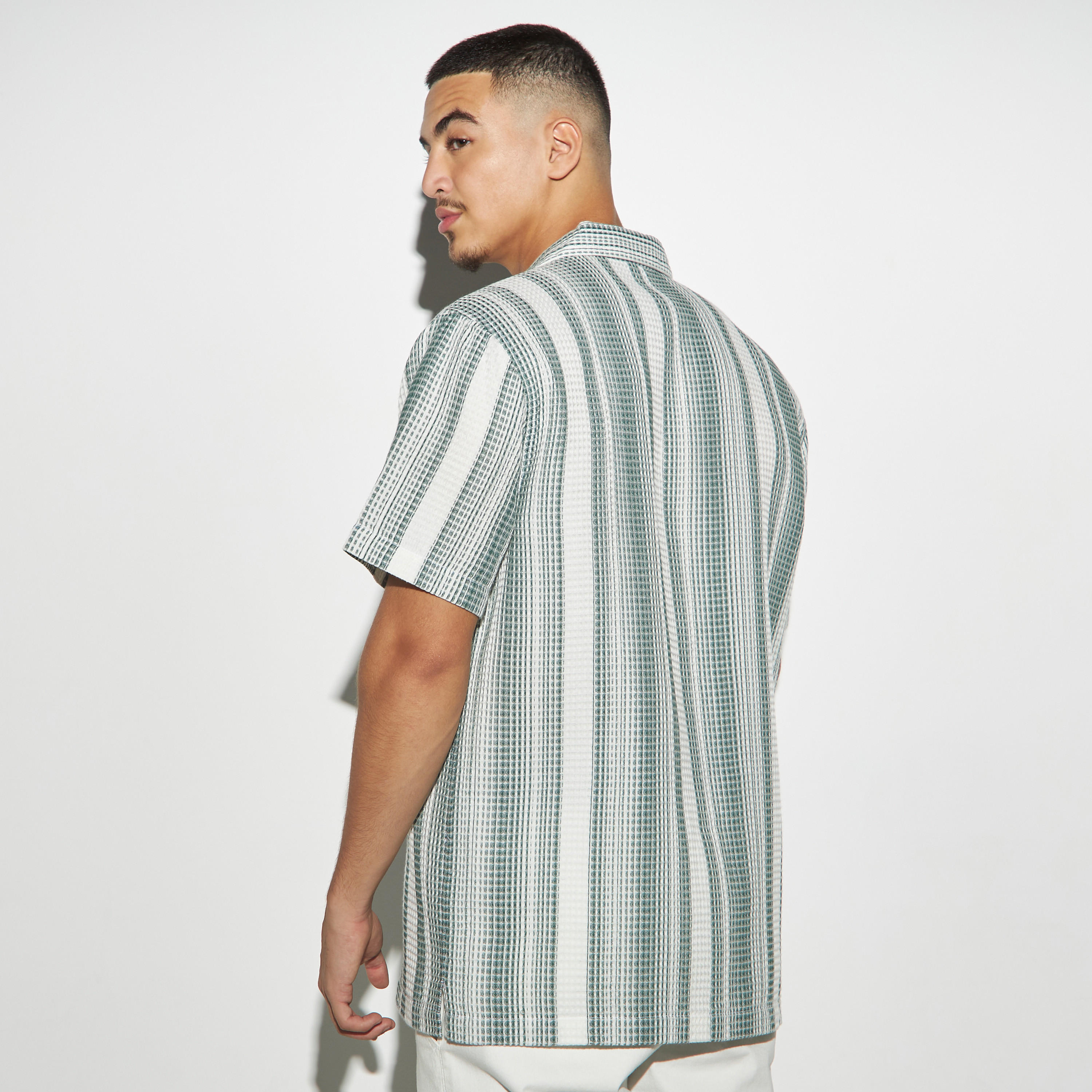 قميص بارز الملمس بأكمام قصيرة-men-clothing-shirts-image-3