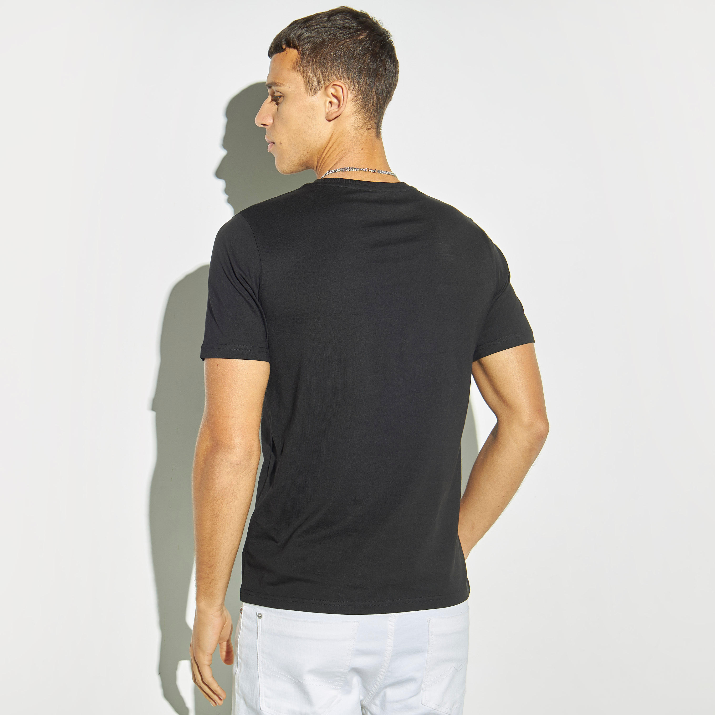 تيشيرت بياقة ضيّقة وأكمام قصيرة وطبعات-men-clothing-tshirtsandpolos-tshirts-image-3