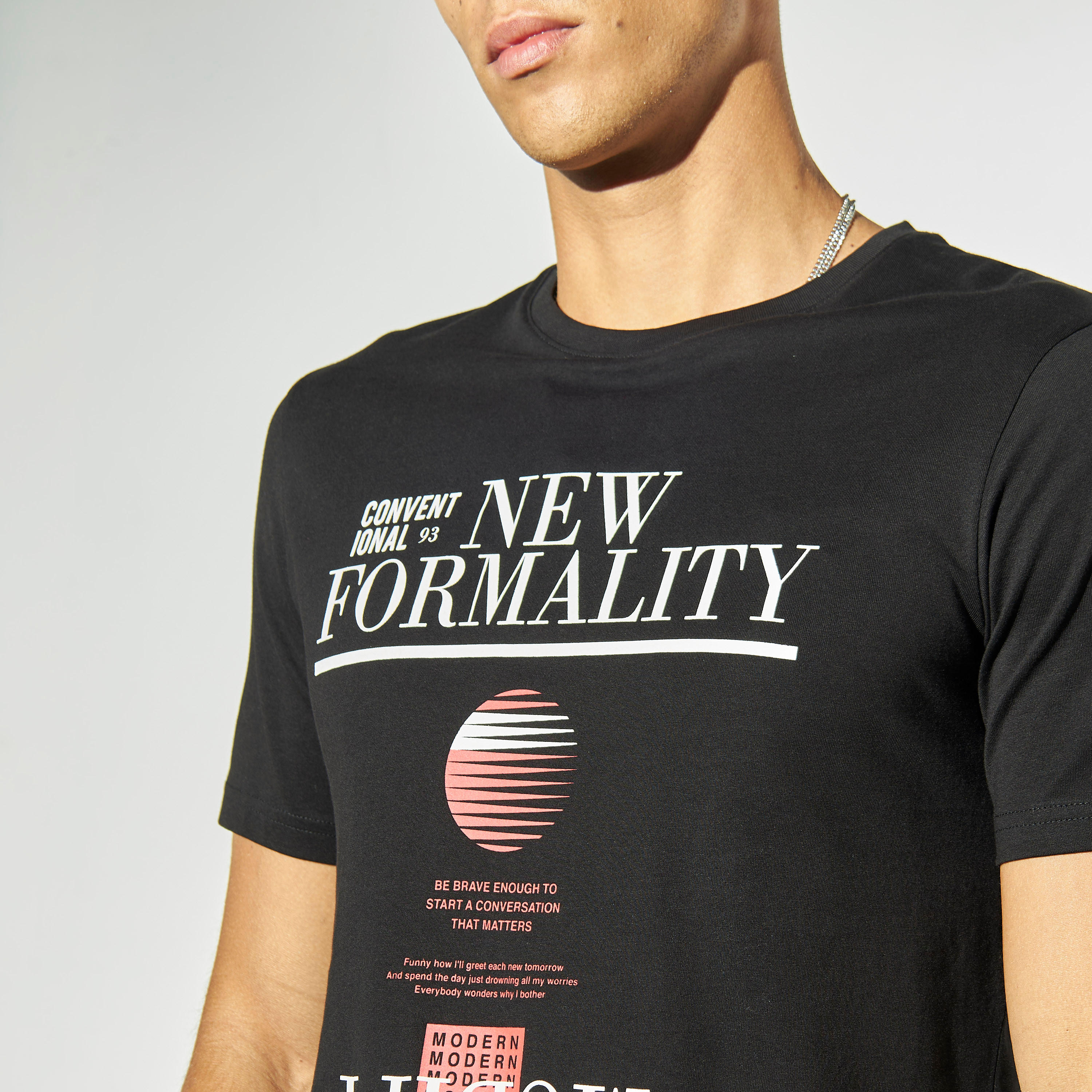 تيشيرت بياقة ضيّقة وأكمام قصيرة وطبعات-men-clothing-tshirtsandpolos-tshirts-image-4