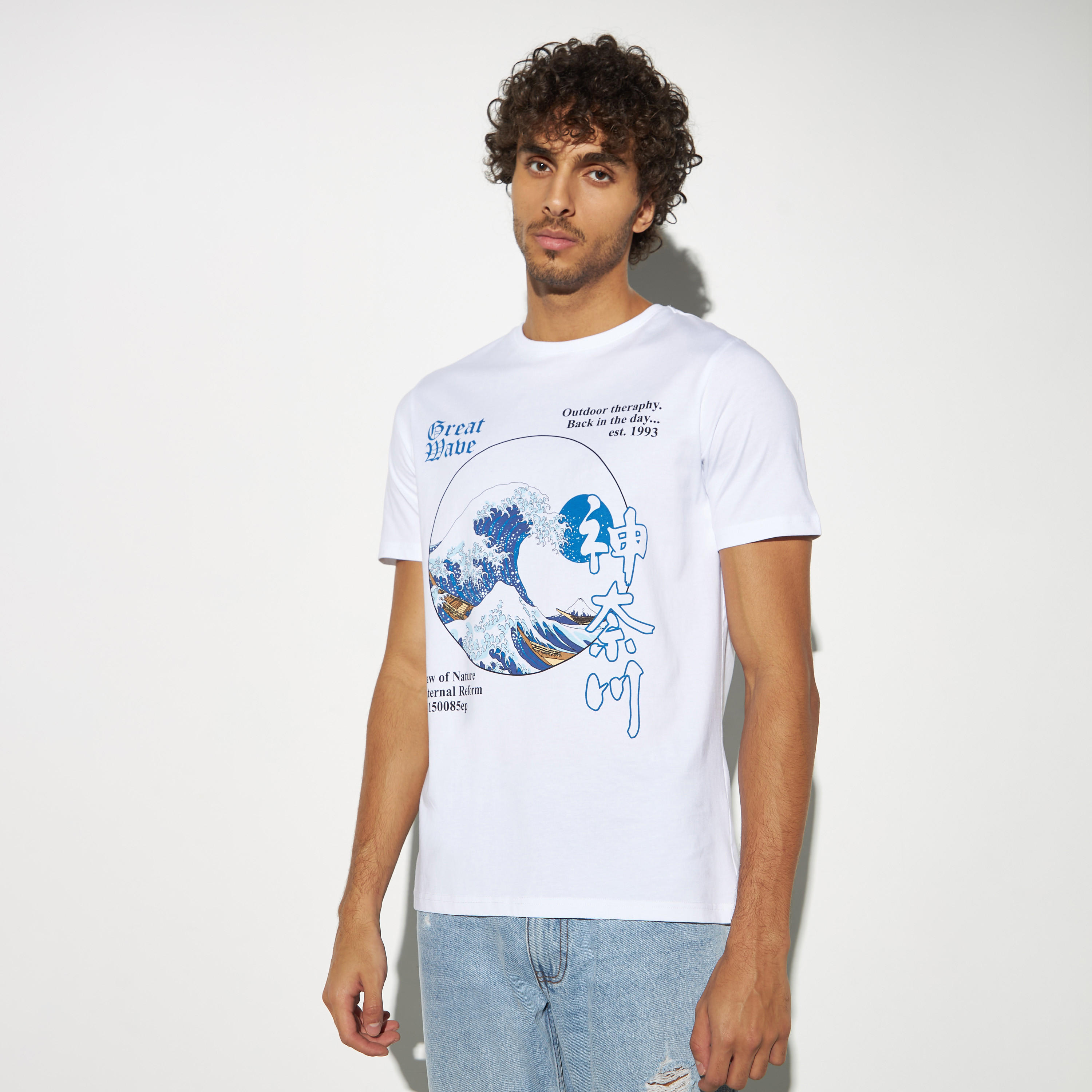 تيشيرت بياقة ضيقة وأكمام قصيرة وطبعات-men-clothing-tshirtsandpolos-tshirts-image-4
