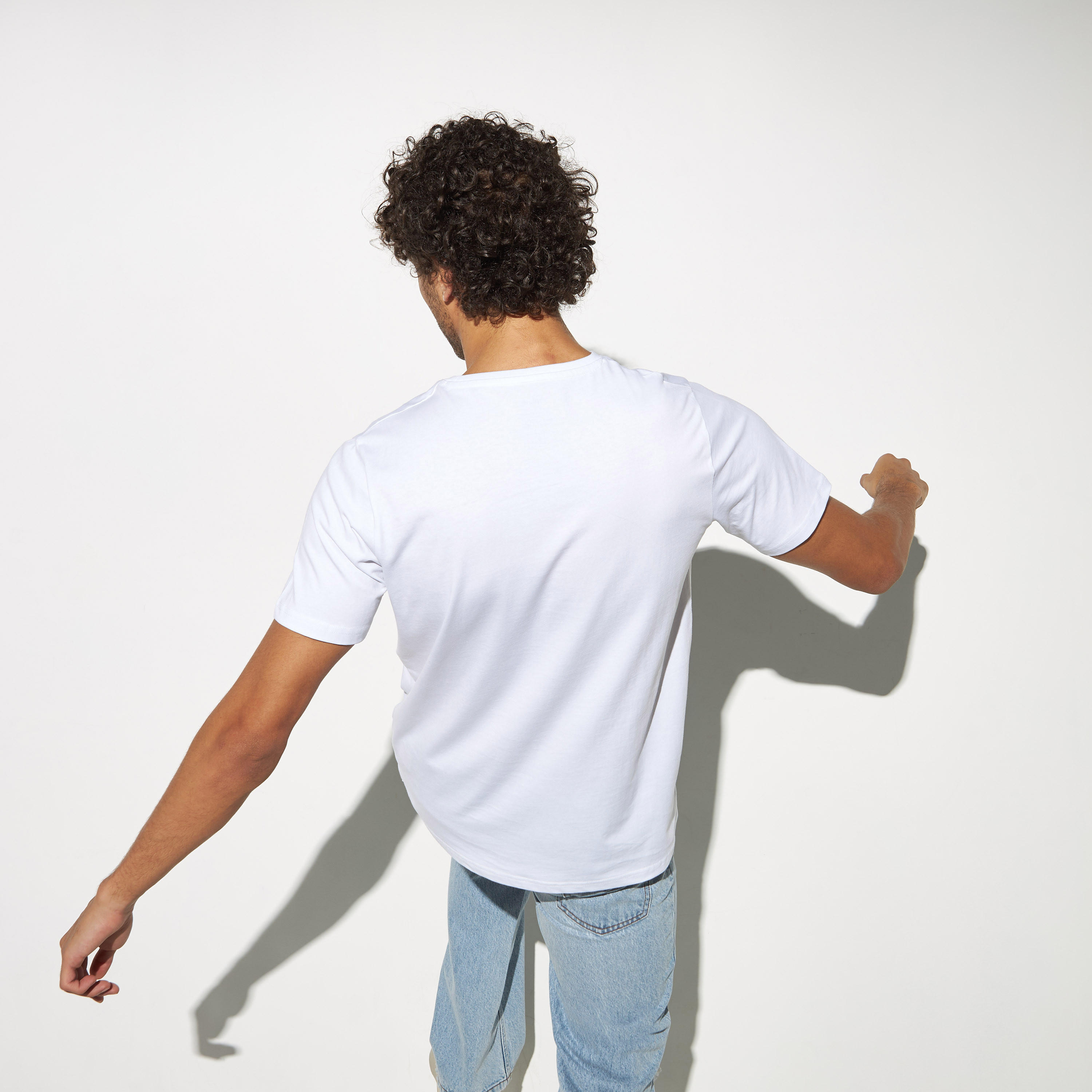 تيشيرت بياقة ضيقة وأكمام قصيرة وطبعات-men-clothing-tshirtsandpolos-tshirts-image-3
