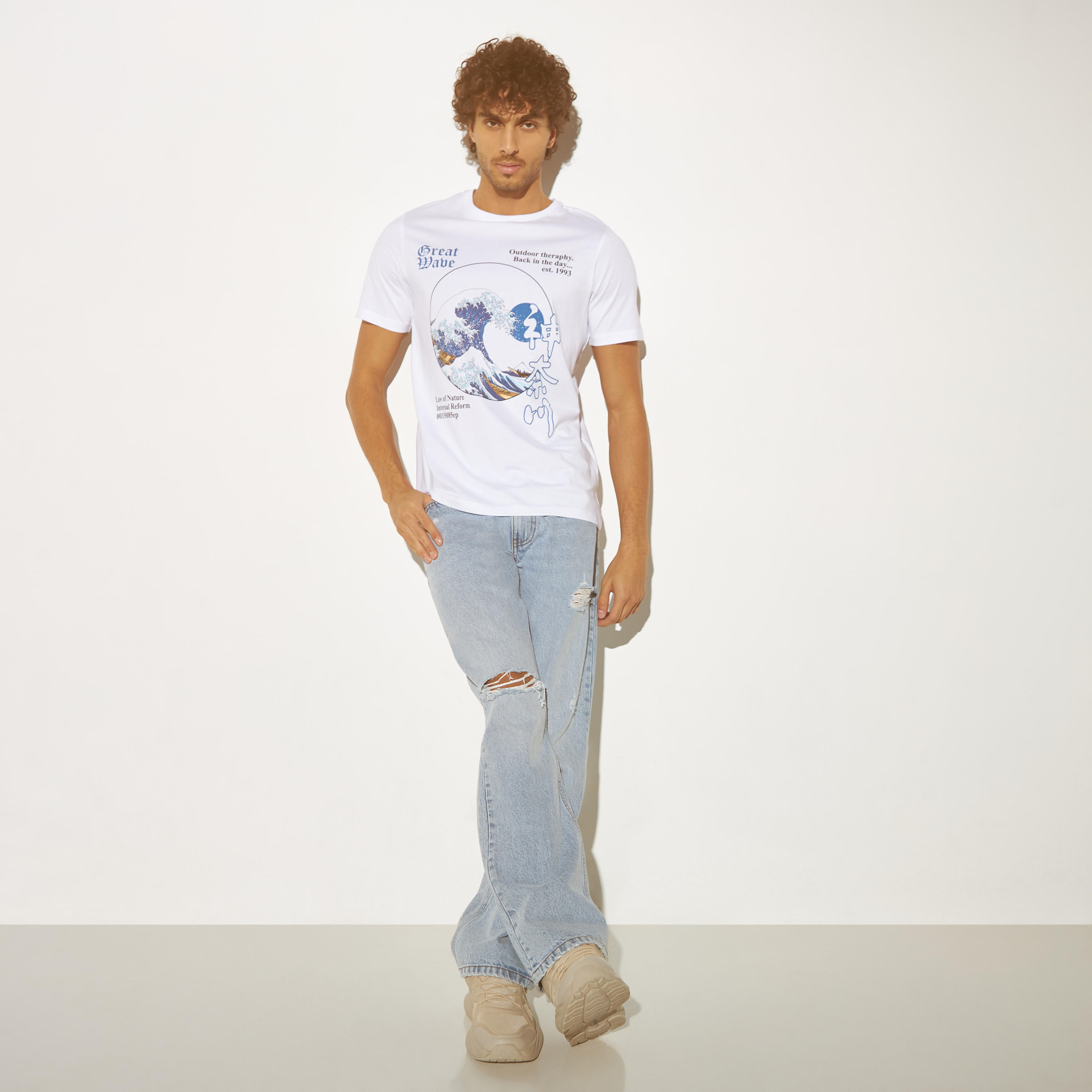 تيشيرت بياقة ضيقة وأكمام قصيرة وطبعات-men-clothing-tshirtsandpolos-tshirts-image-1