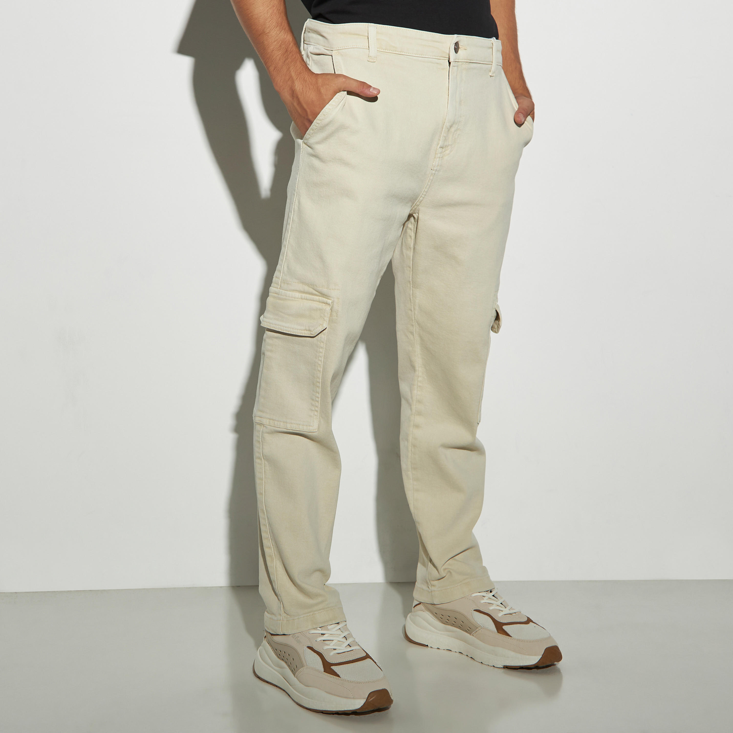بنطلون كارجو بقصة مستقيمة وزر إغلاق-men-clothing-bottoms-trousersandchinos-trousers-image-4
