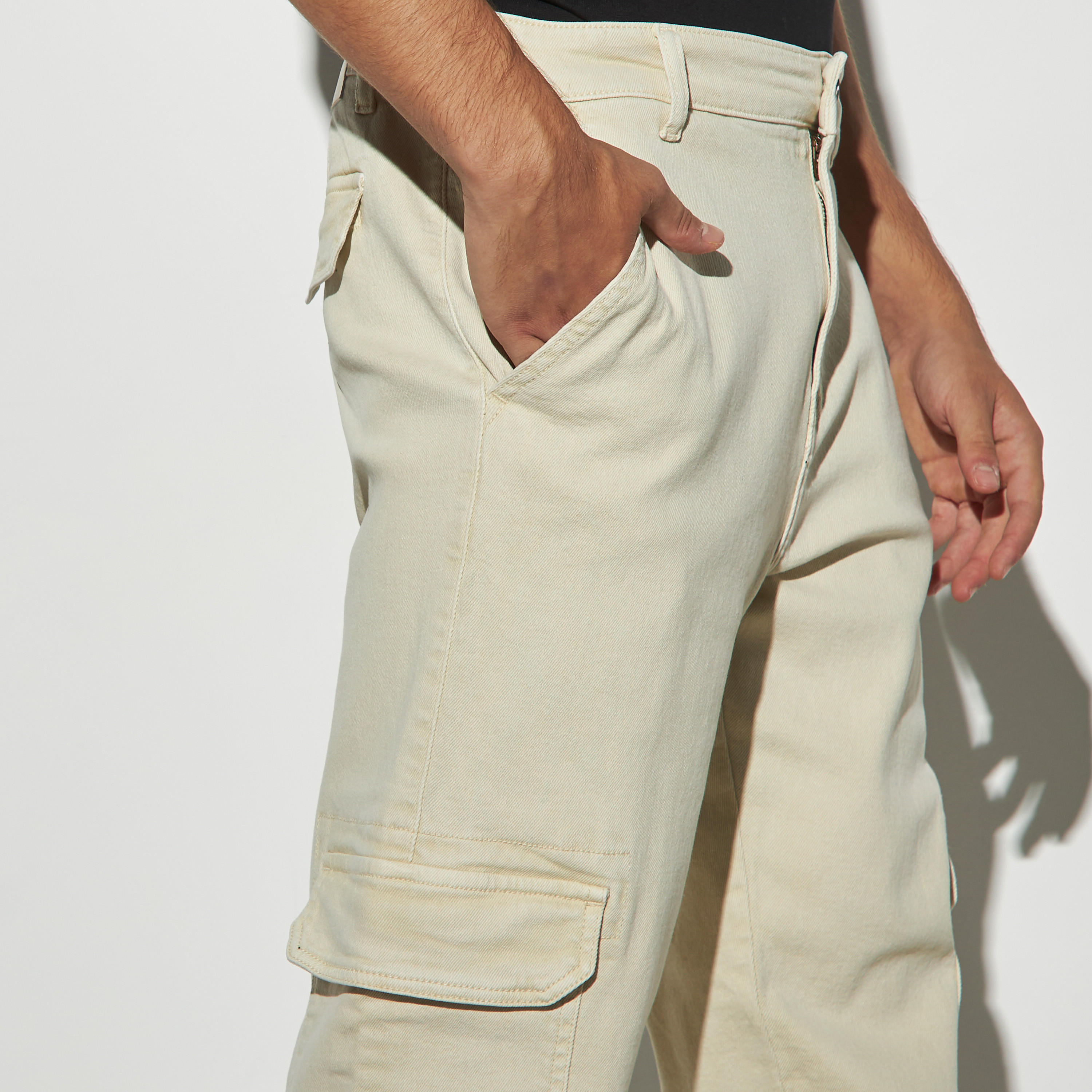 بنطلون كارجو بقصة مستقيمة وزر إغلاق-men-clothing-bottoms-trousersandchinos-trousers-image-1