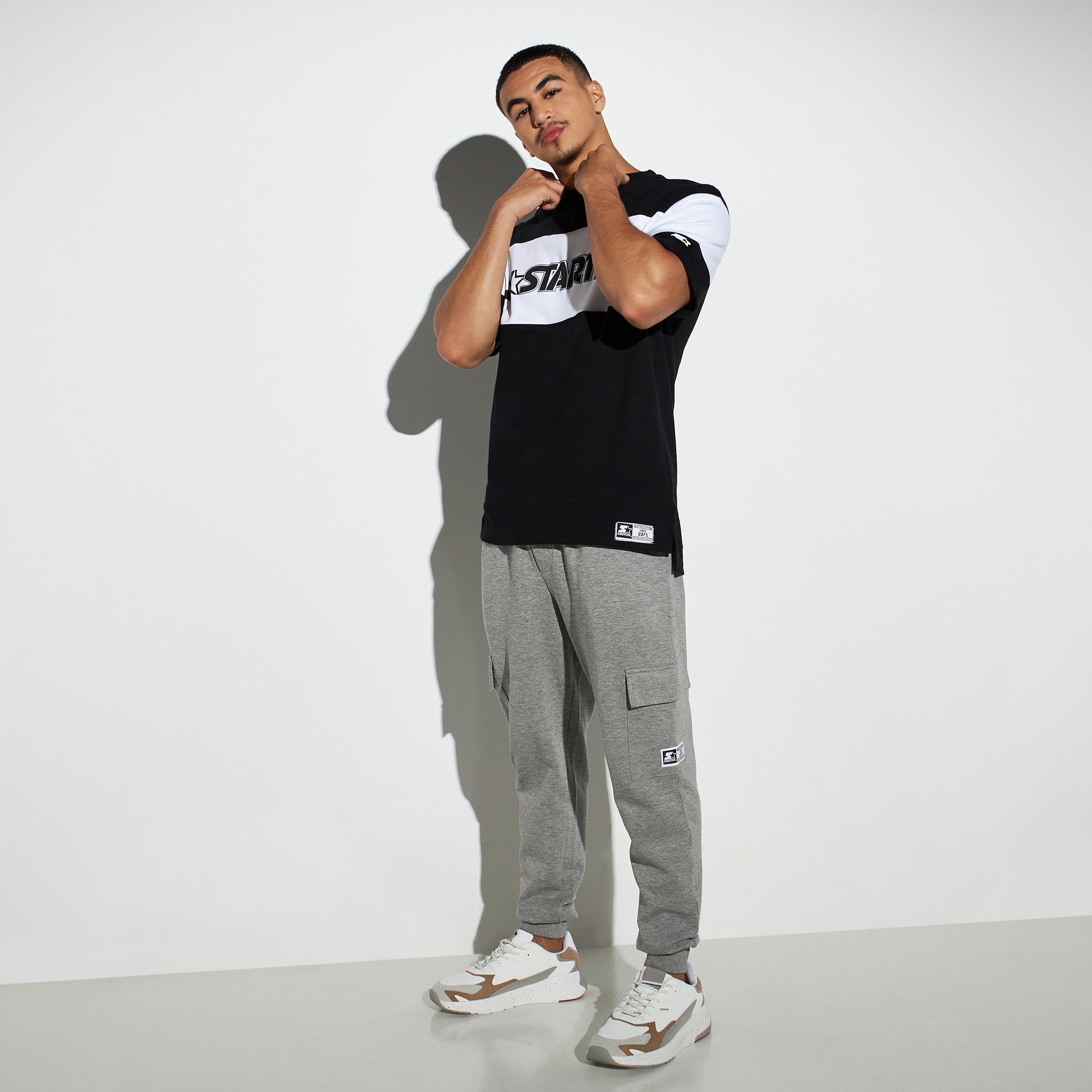 تيشيرت بقوالب ملونة وياقة ضيقة وأكمام قصيرة وطبعات-men-clothing-tshirtsandpolos-tshirts-image-2